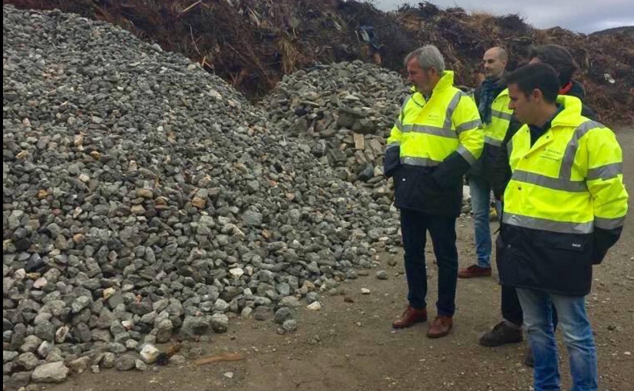 El Puerto de Motril se interesa por la fabricación de áridos reciclados para sus obras
