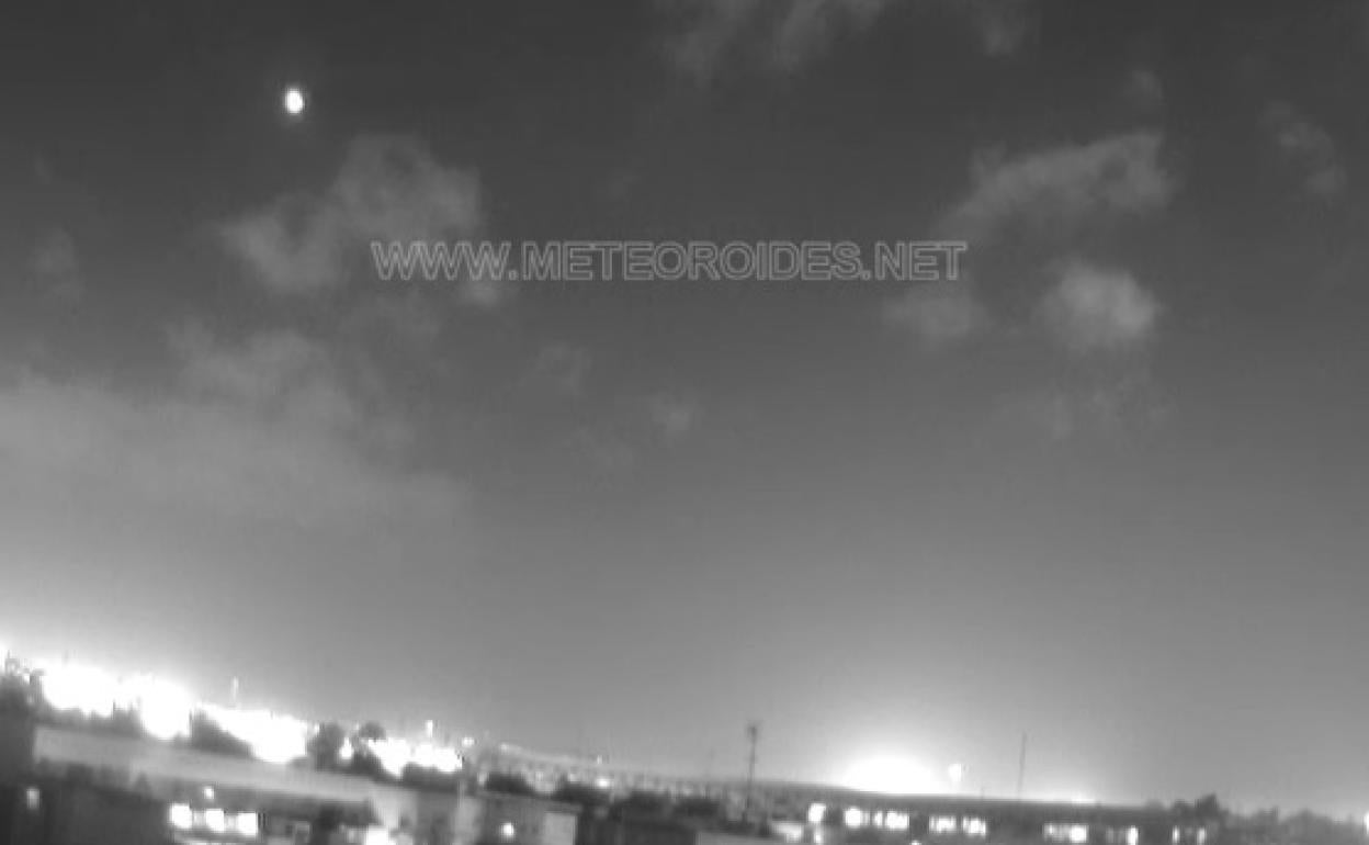 Bola de fuego sobre España | Captada en granada procedente de un cometa a 54.000 kms/h