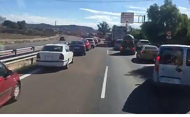 DGT | Revelan en vídeo el «efecto pasillo» que puede salvar vidas