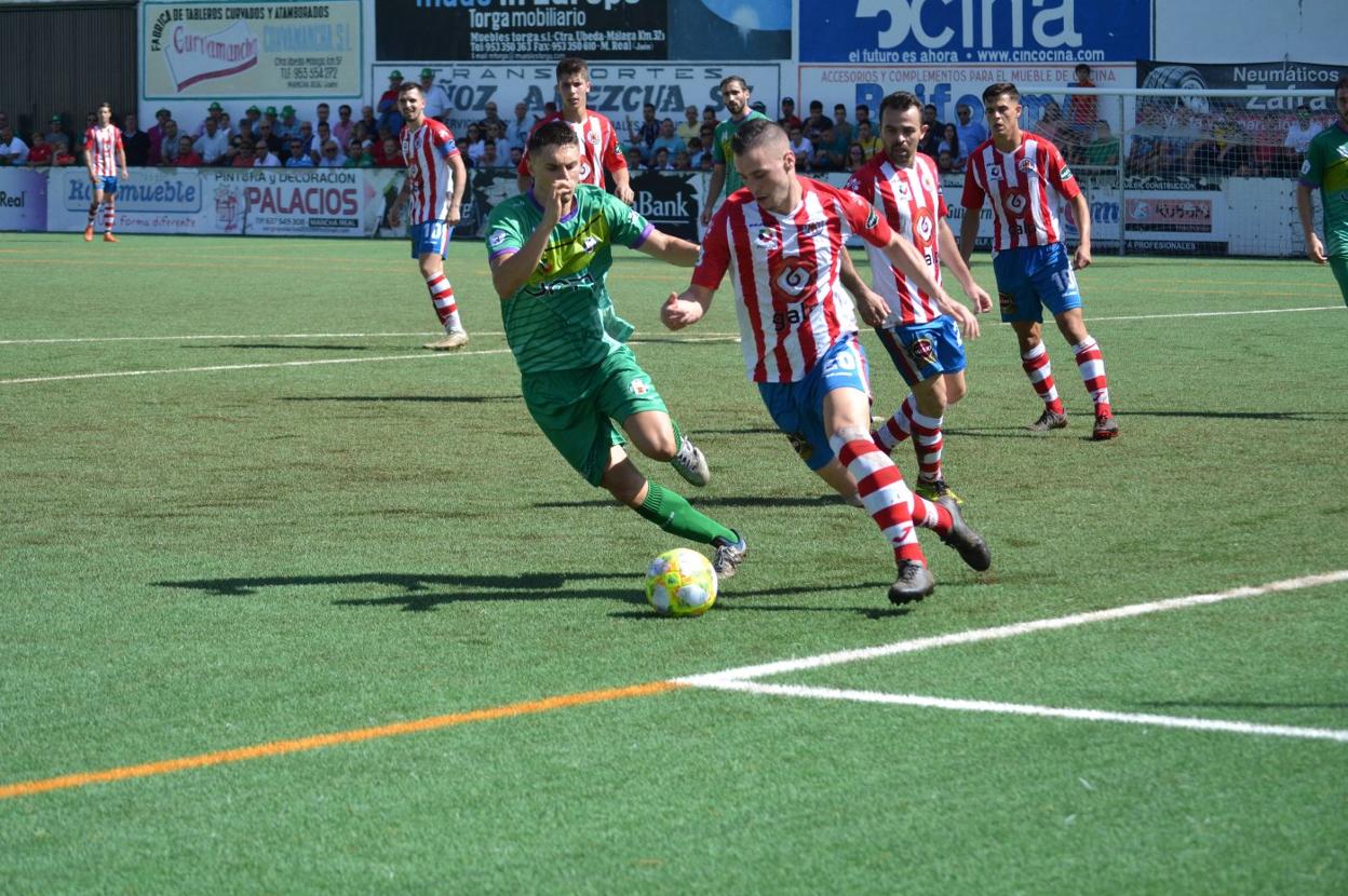 Adrián Ruiz, uno de los ex jugadores del Real Jaén, ahora en las filas del Torredonjimeno. 