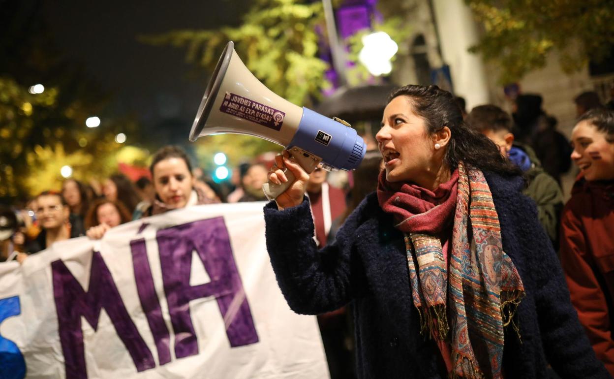 Una manifestante grita durante la movilización. 