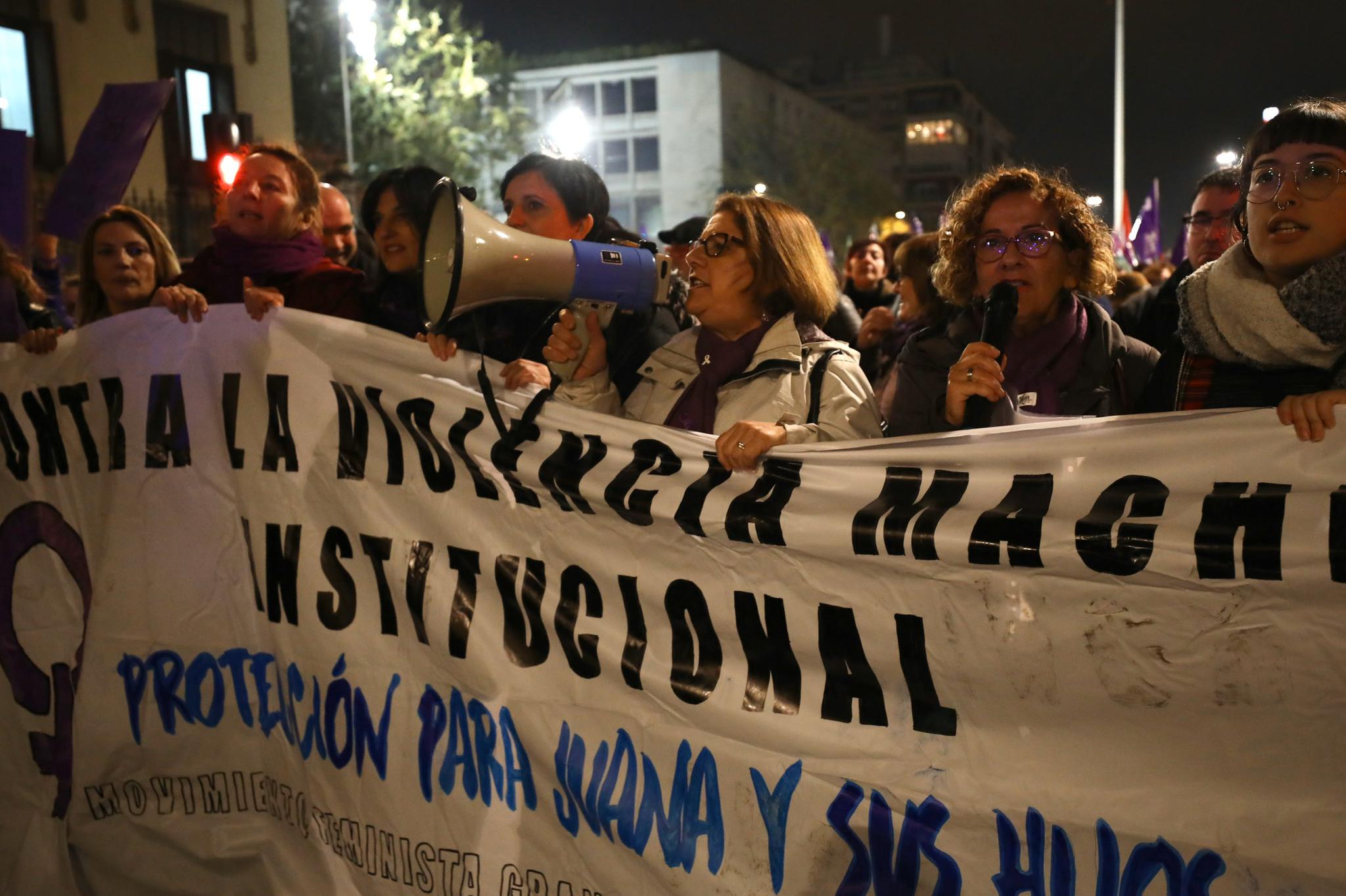 La manifestación con motivo del 25N ha puesto en valor la figura de la mujer con numerosos cánticos 