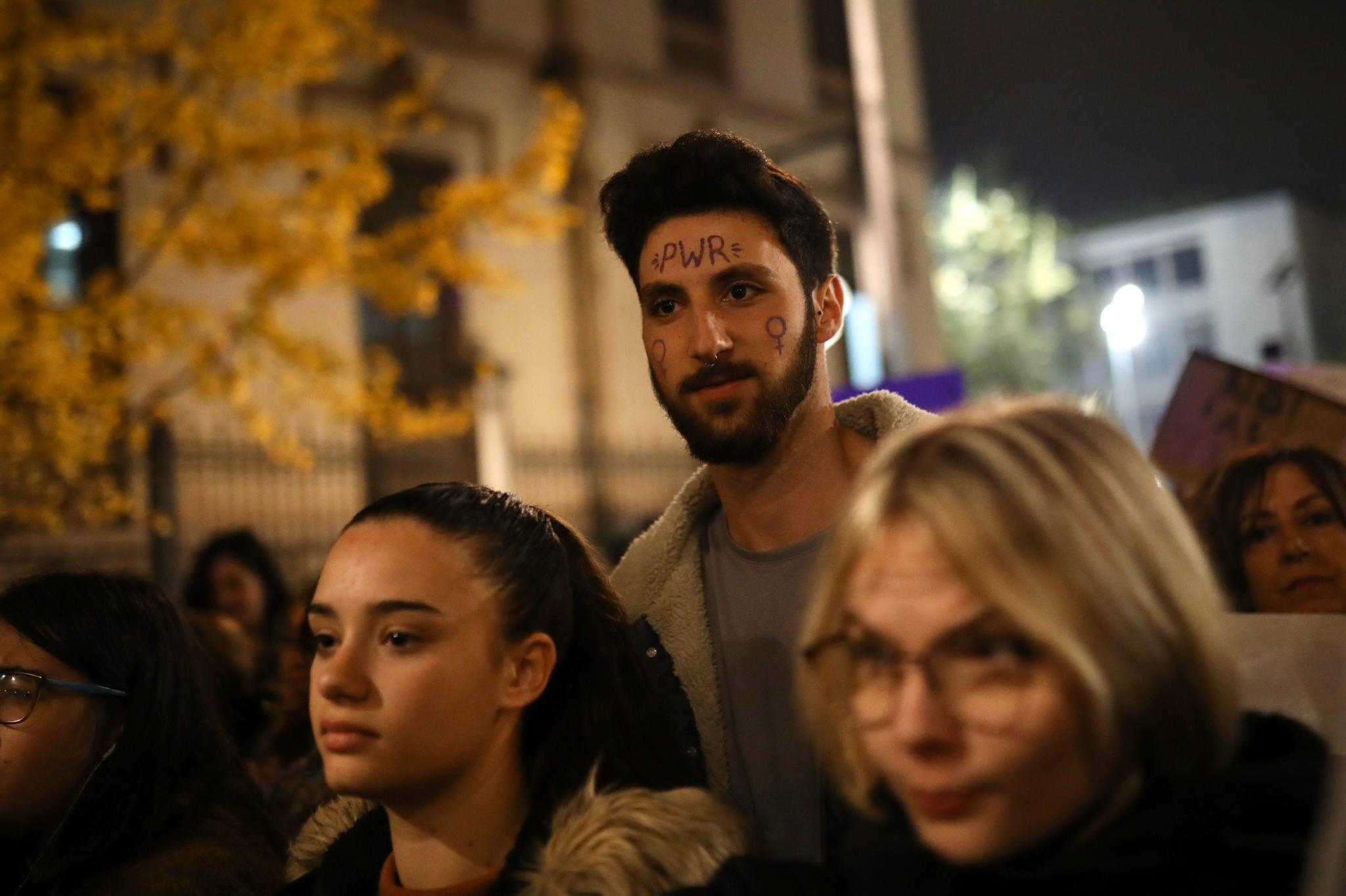 La manifestación con motivo del 25N ha puesto en valor la figura de la mujer con numerosos cánticos 