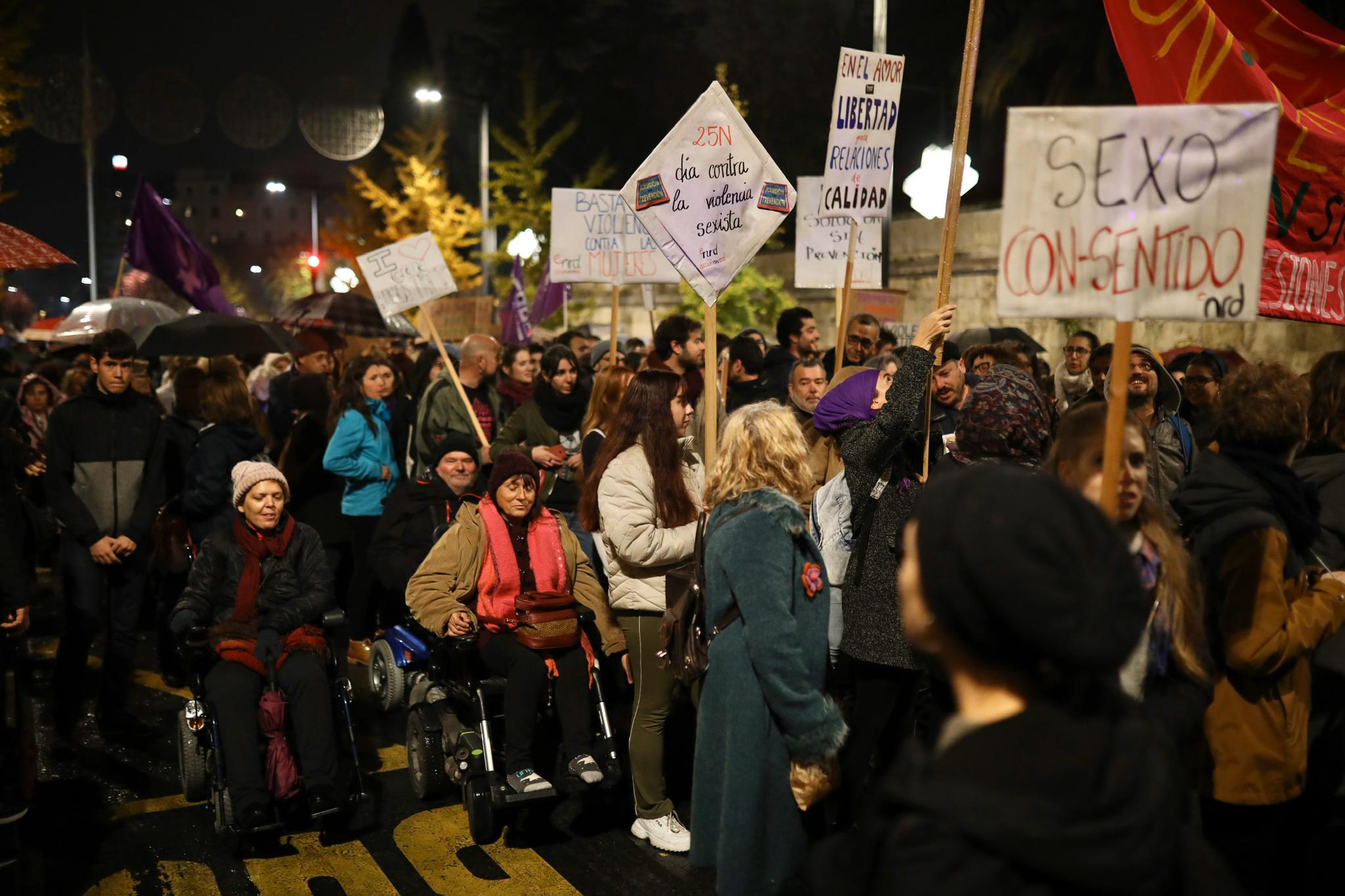 La manifestación con motivo del 25N ha puesto en valor la figura de la mujer con numerosos cánticos 