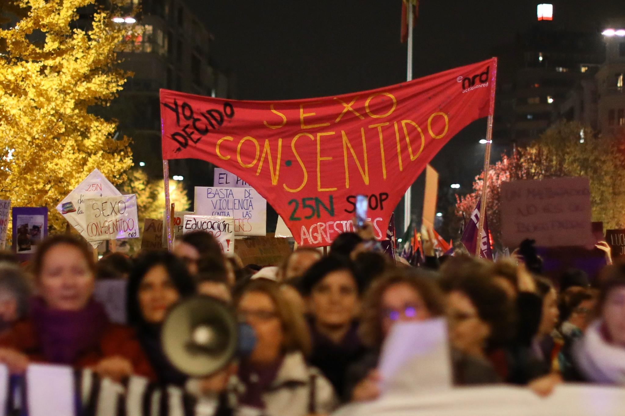 La manifestación con motivo del 25N ha puesto en valor la figura de la mujer con numerosos cánticos 