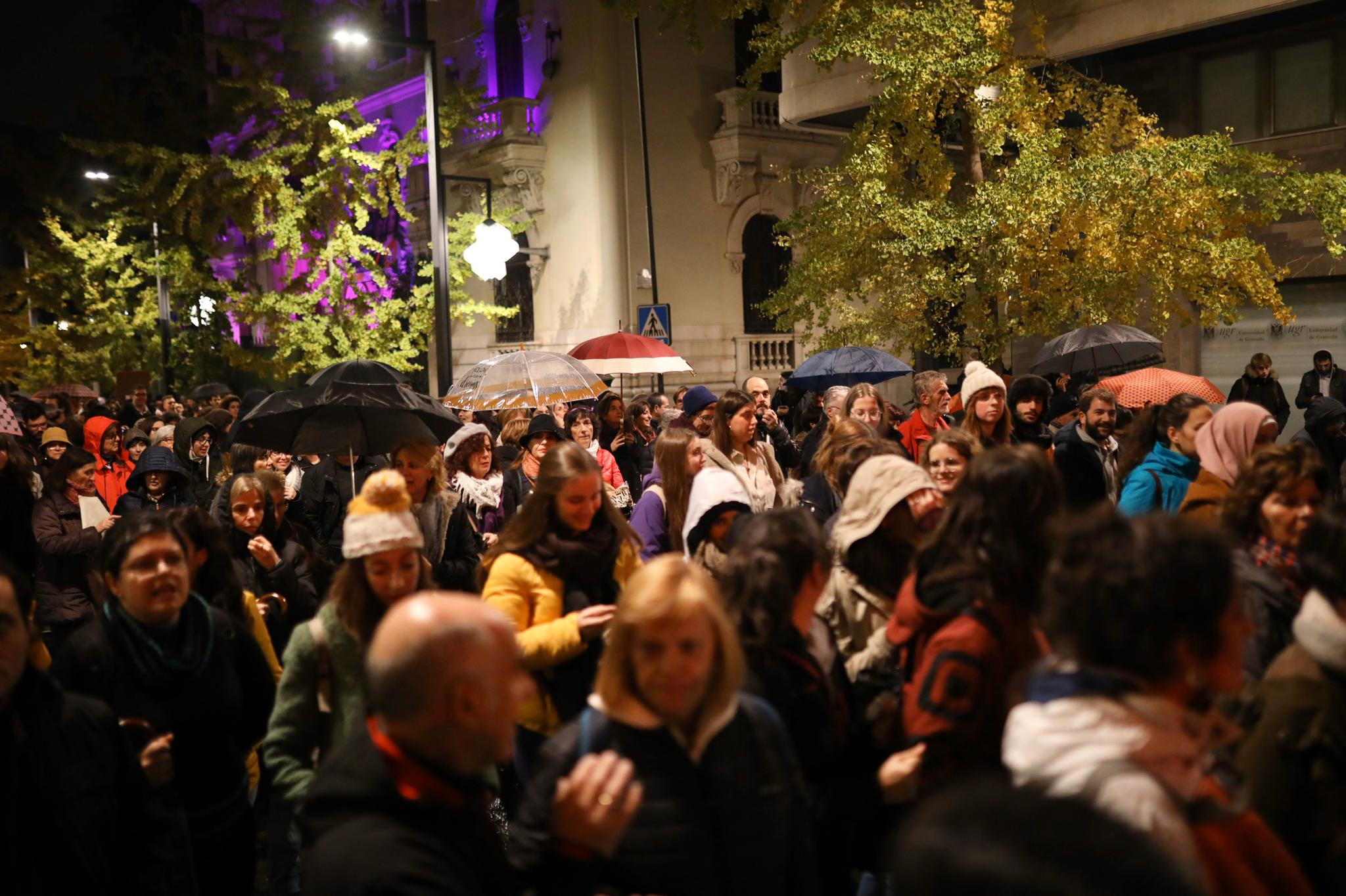 La manifestación con motivo del 25N ha puesto en valor la figura de la mujer con numerosos cánticos 