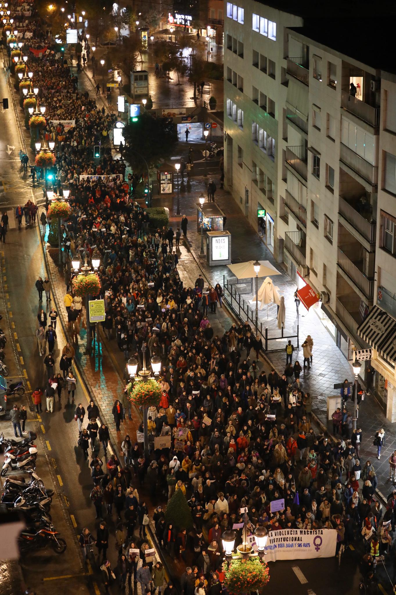 La manifestación con motivo del 25N ha puesto en valor la figura de la mujer con numerosos cánticos 