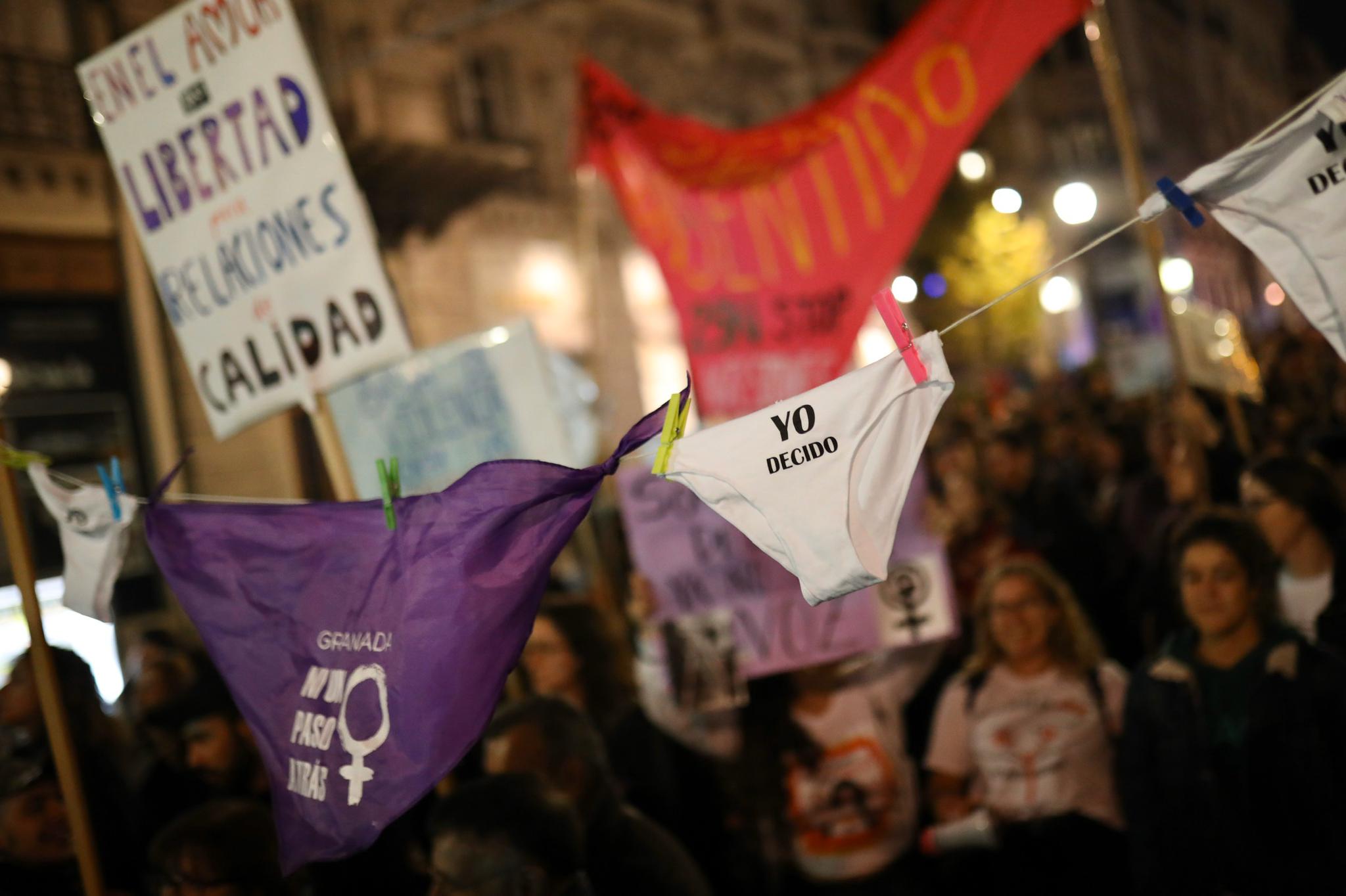 La manifestación con motivo del 25N ha puesto en valor la figura de la mujer con numerosos cánticos 