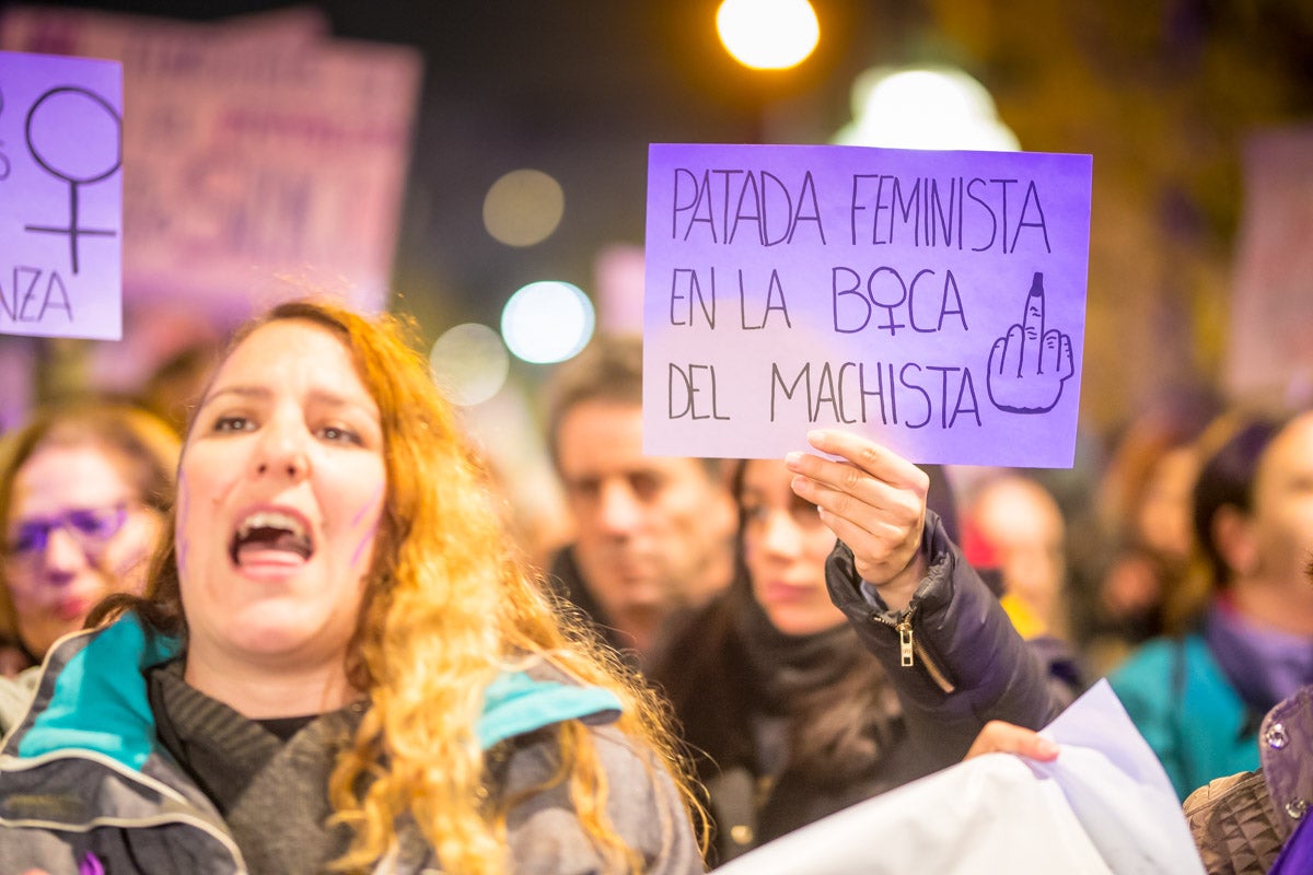 Repasa los carteles de la manifestación feminista contra la violencia de género de este 25N en Granada 