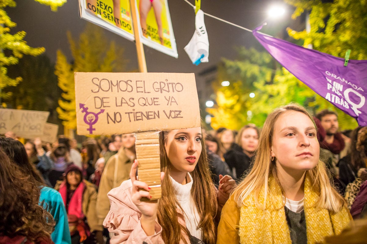 Repasa los carteles de la manifestación feminista contra la violencia de género de este 25N en Granada 