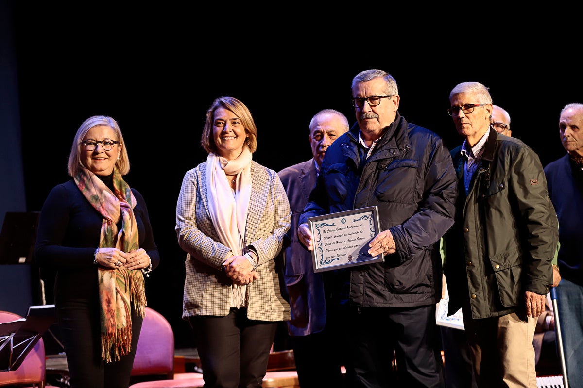 La entidad cumplía 89 años y varios de sus miembros recibieron un merecido homenaje