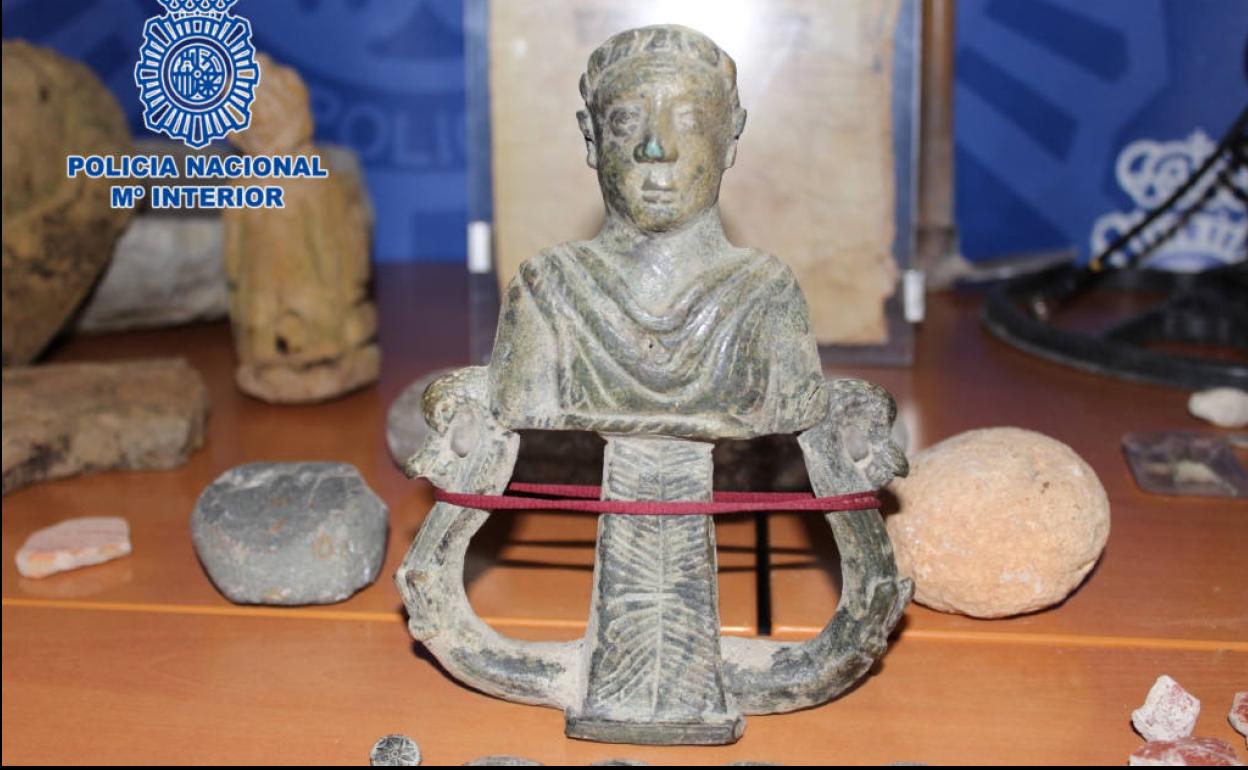 Algunas de las piezas intervenidas por la UDEV del Cuerpo Nacional de Policía. 