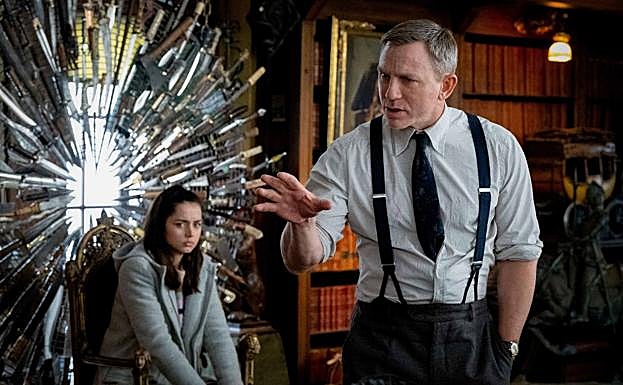 Ana de Armas y Daniel Craig en 'Puñales por la espalda'.