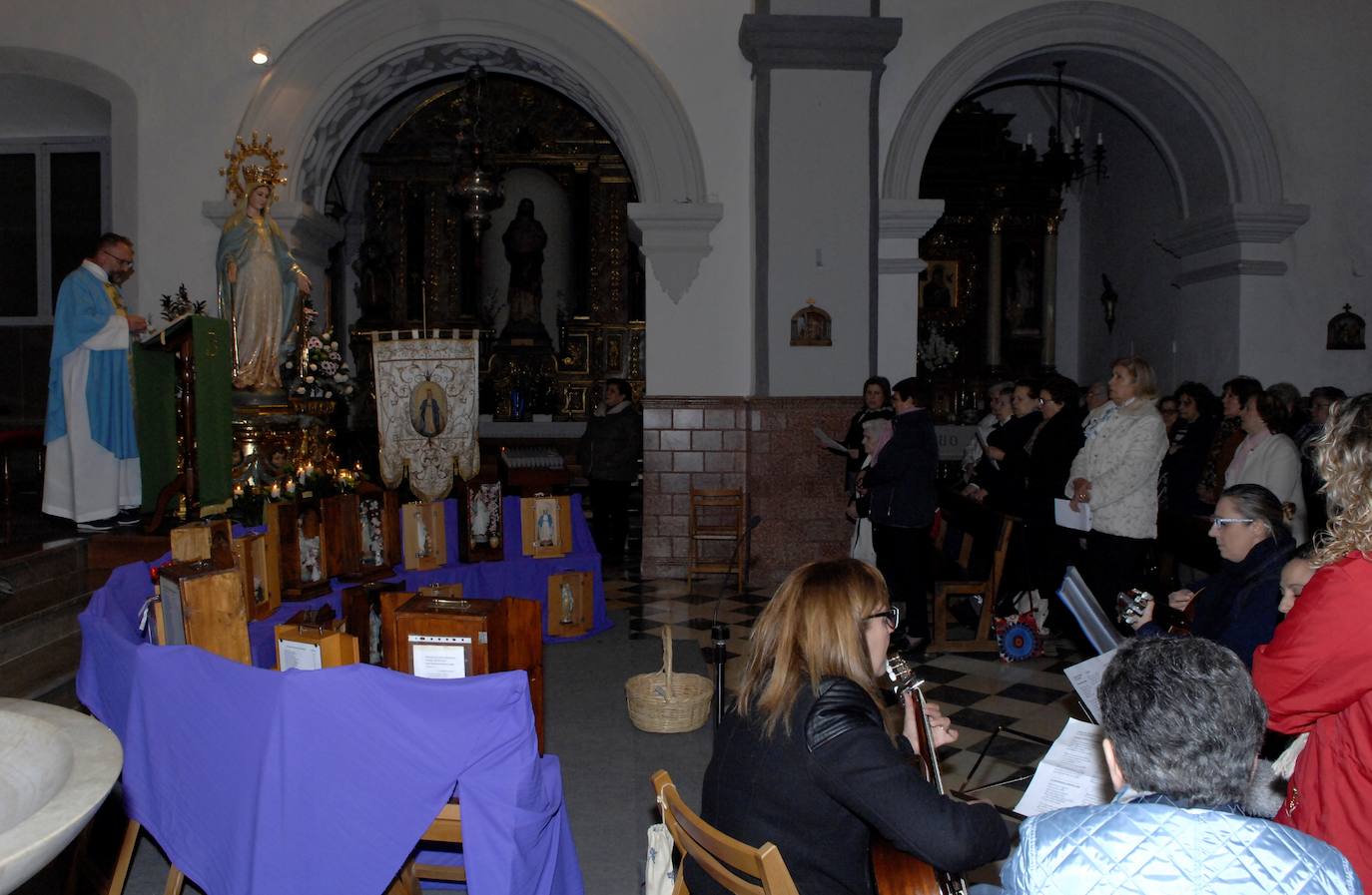 En este pueblo existen 21 urnas portátiles de madera dedicadas a esta advocación que durante el año van recorriendo la inmensa mayoría de las casas 