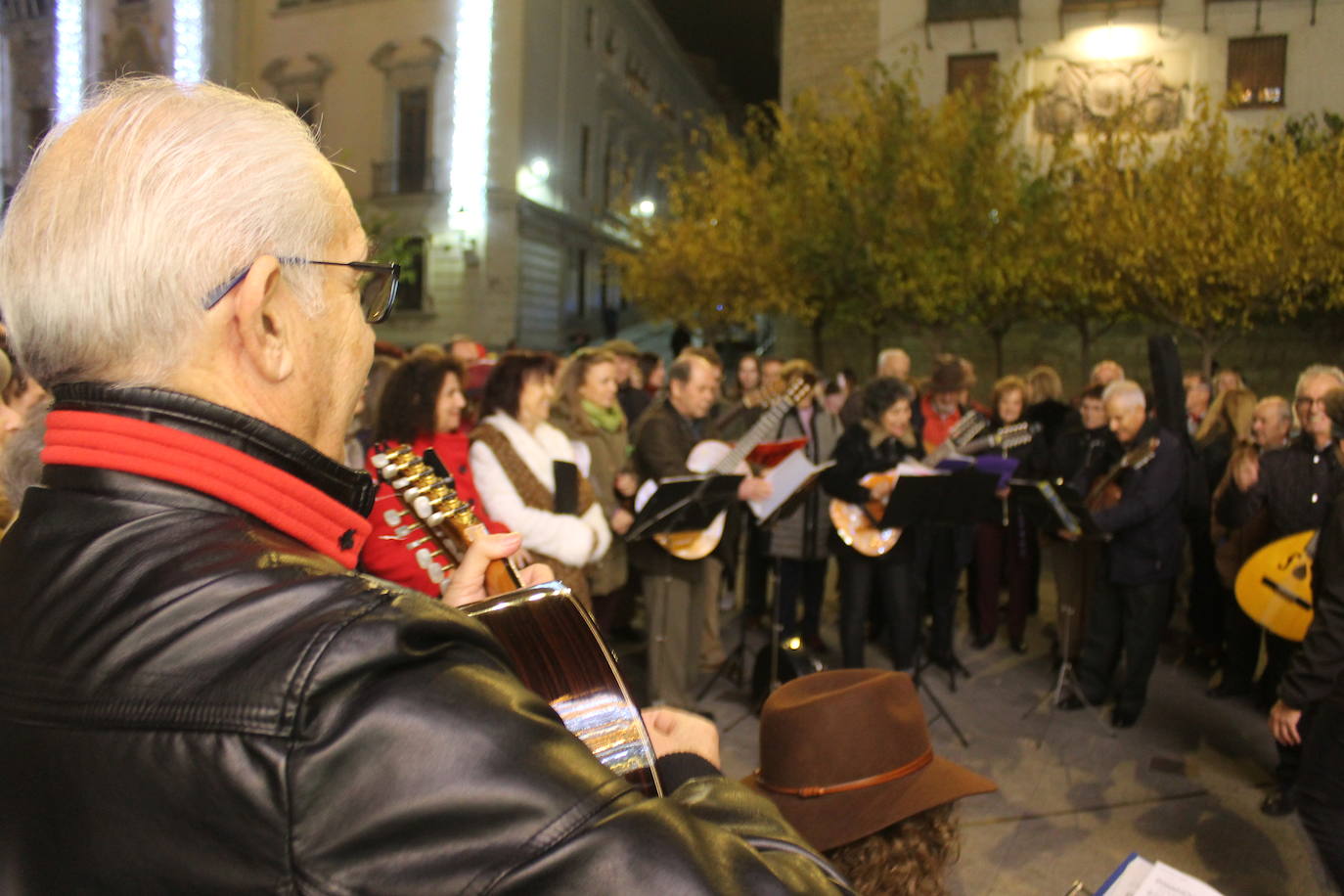 A las 19:00 horas de este jueves, ha tenido lugar el encendido de las luces de Navidad, en la plaza de Santa María
