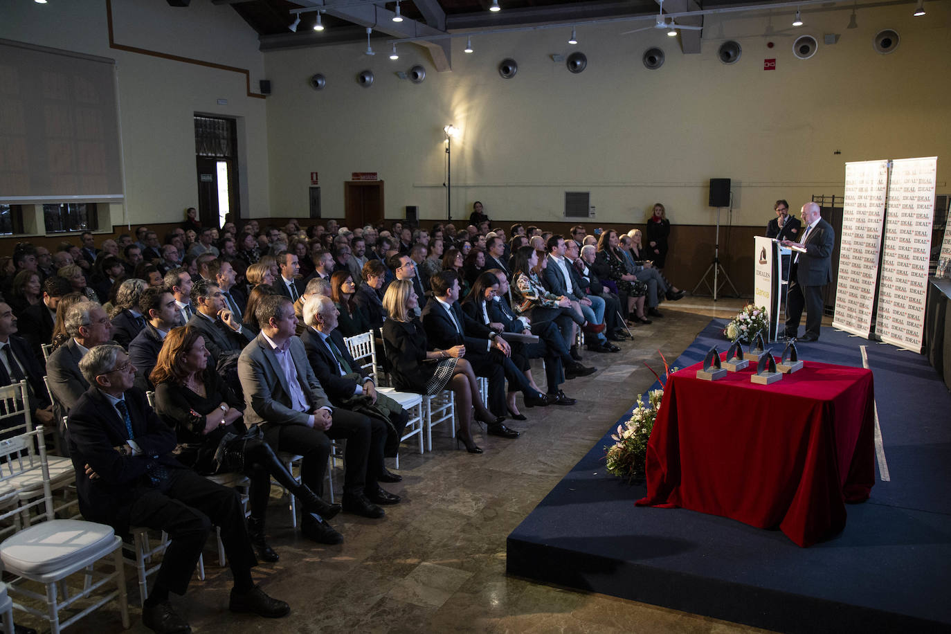 Más de 200 personas se han dado cita en el Varadero del Puerto de Almería para asistir a la gala de entrega de estos galardones que reconocen el talento almeriense 