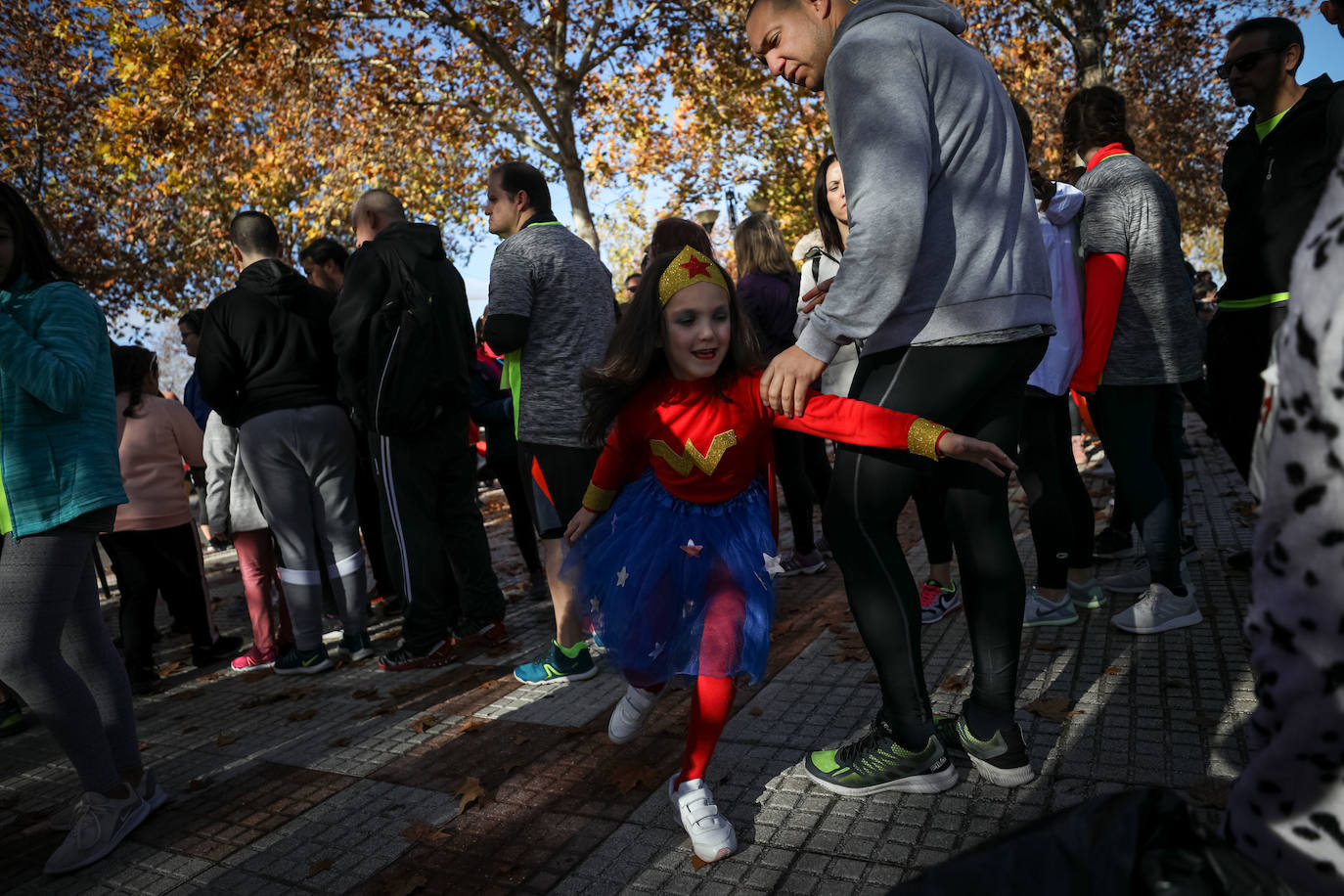Muchos corredores han acudido disfrazados a una cita que cumple su octava edición