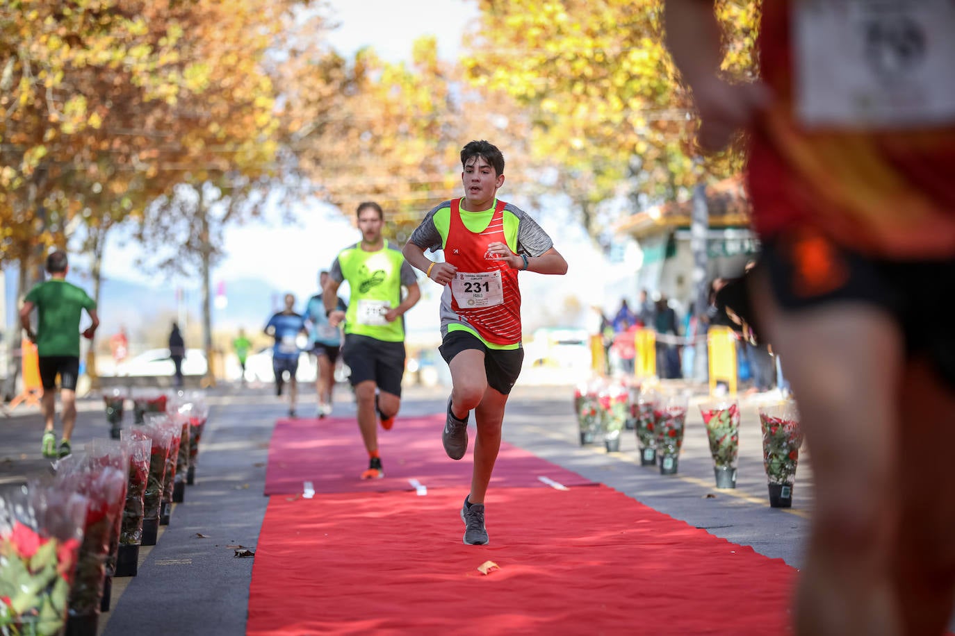 Muchos corredores han acudido disfrazados a una cita que cumple su octava edición