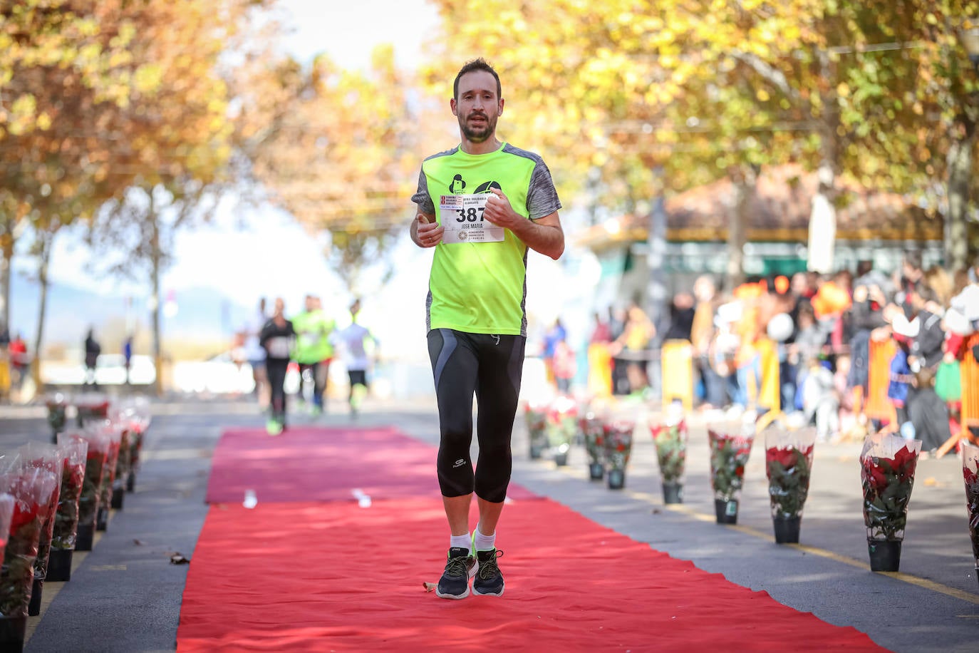 Muchos corredores han acudido disfrazados a una cita que cumple su octava edición