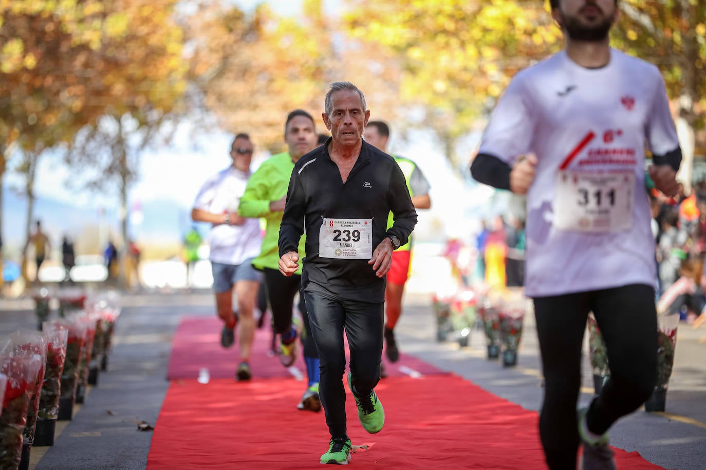 Muchos corredores han acudido disfrazados a una cita que cumple su octava edición