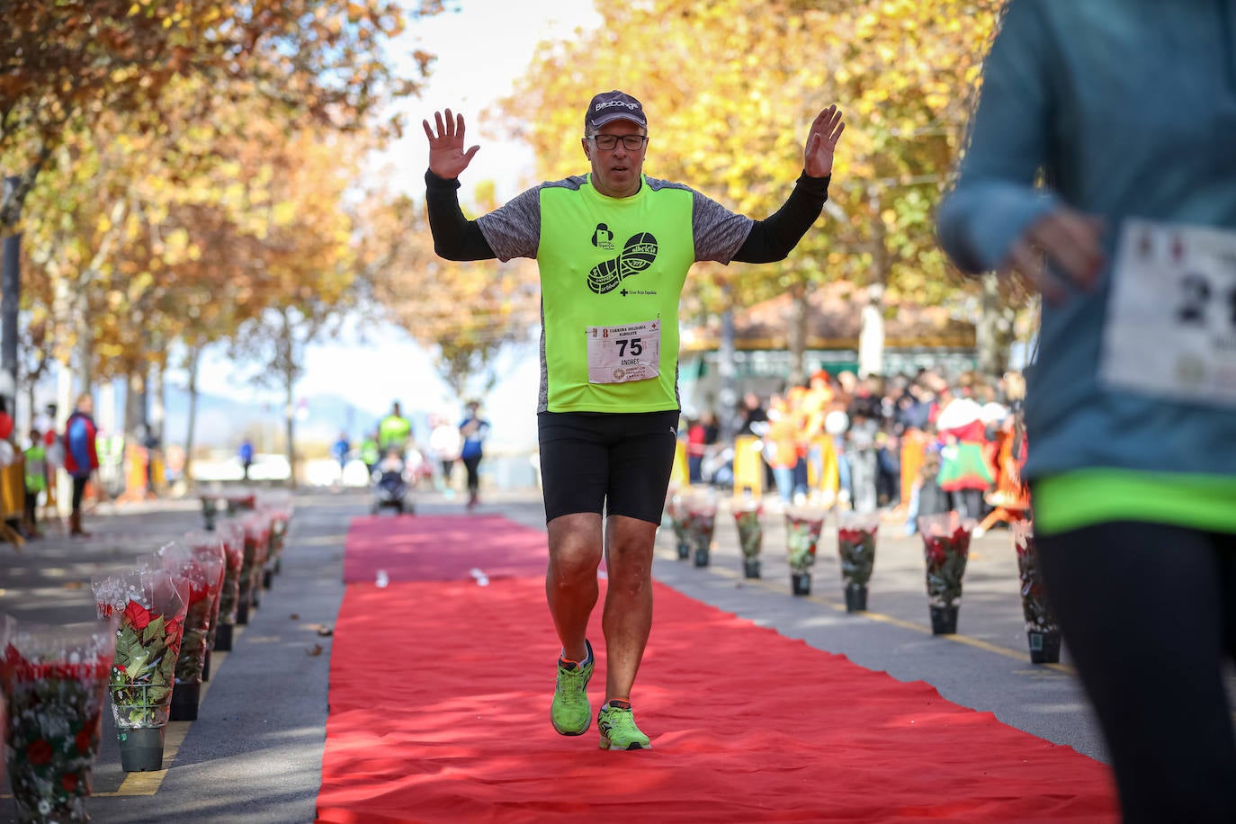 Muchos corredores han acudido disfrazados a una cita que cumple su octava edición