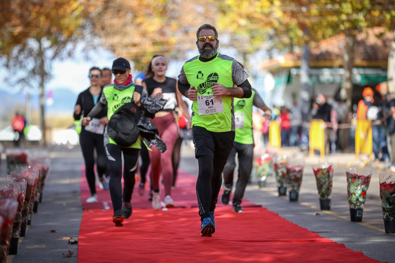 Muchos corredores han acudido disfrazados a una cita que cumple su octava edición