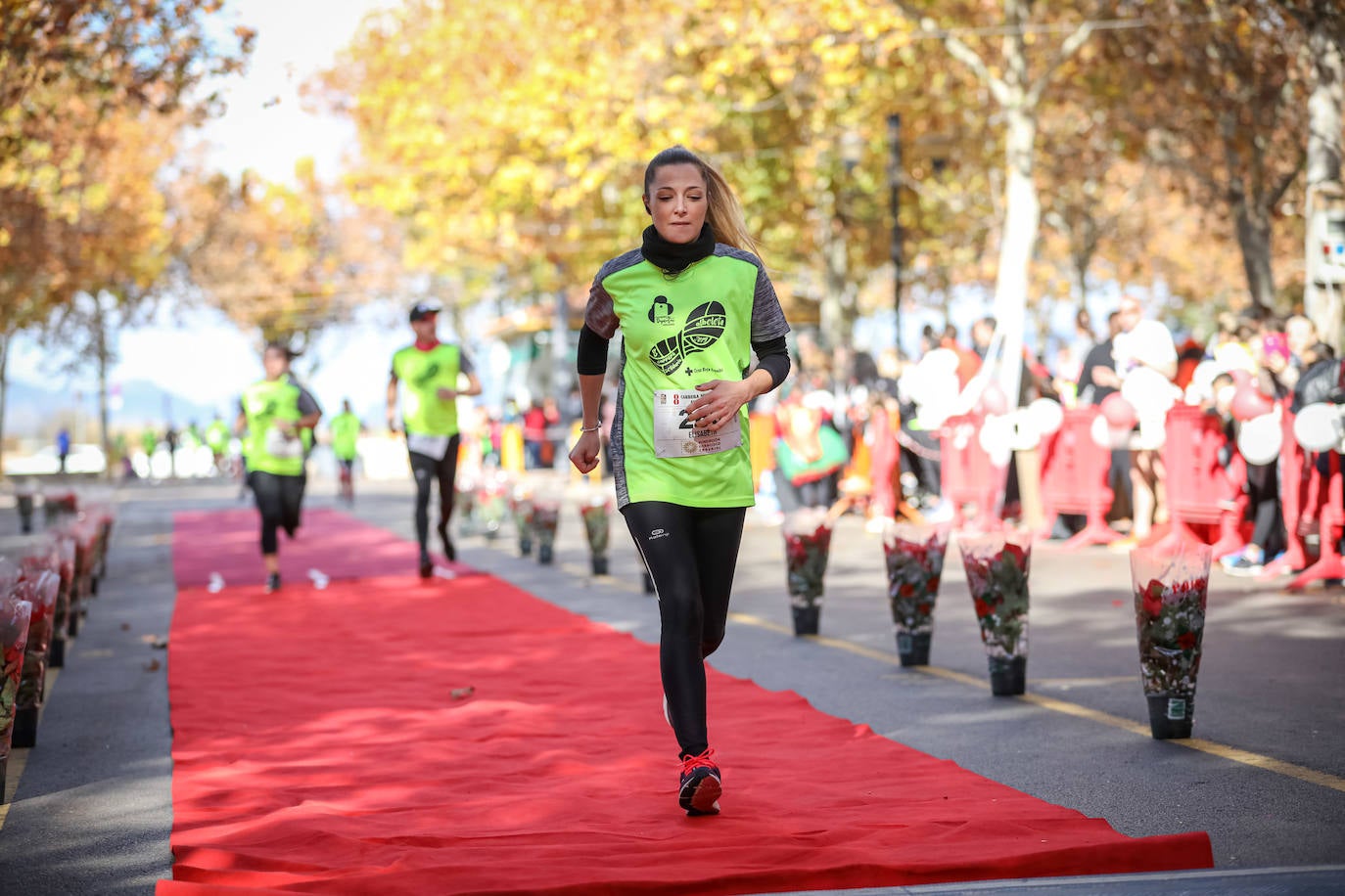 Muchos corredores han acudido disfrazados a una cita que cumple su octava edición