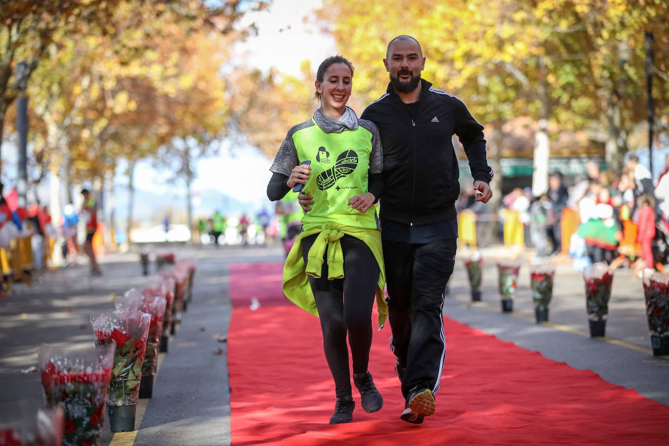 Muchos corredores han acudido disfrazados a una cita que cumple su octava edición
