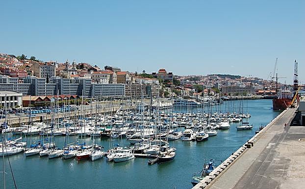 Marina doca de Alcantara, donde está previsto que atraque el catamarán 'La Vagabona', donde viaja Greta Thunberg.