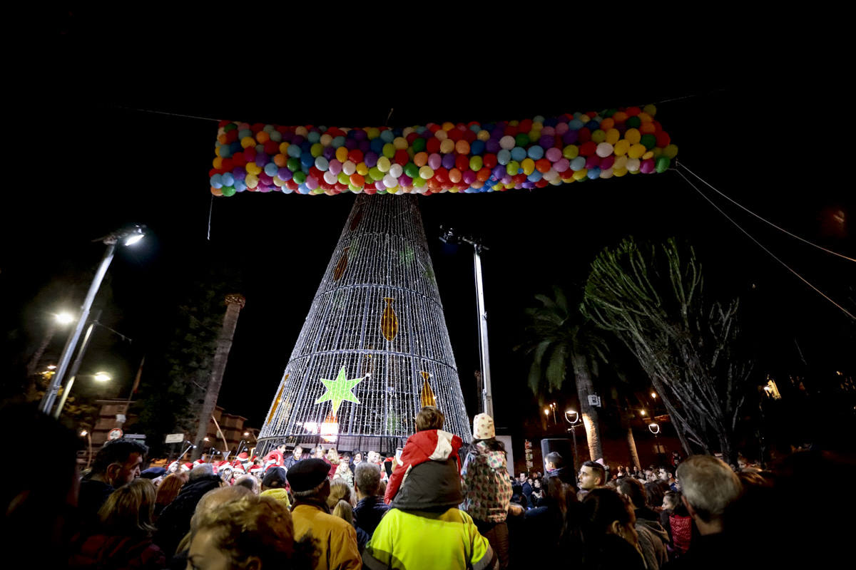 Un millón de bombillas brillarán en las calles de la ciudad hasta después de Reyes