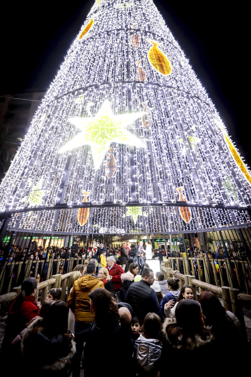 Un millón de bombillas brillarán en las calles de la ciudad hasta después de Reyes