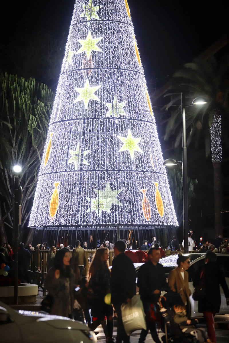 Un millón de bombillas brillarán en las calles de la ciudad hasta después de Reyes