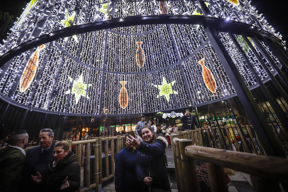 Un millón de bombillas brillarán en las calles de la ciudad hasta después de Reyes