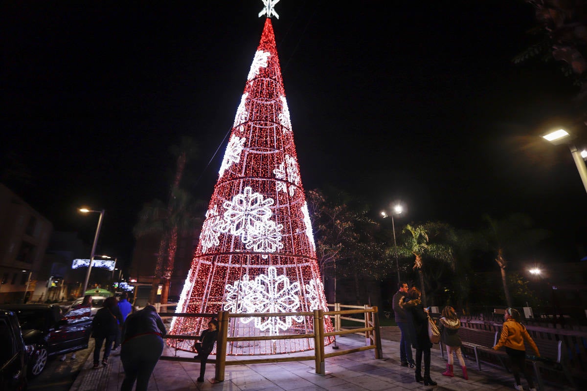 Un millón de bombillas brillarán en las calles de la ciudad hasta después de Reyes