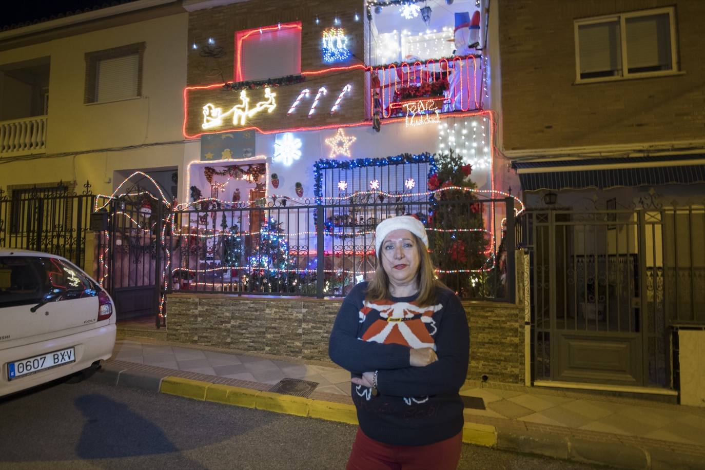 Inmaculada Herrera expone cada año en su vivienda más de 6.000 piezas de decoración navideña