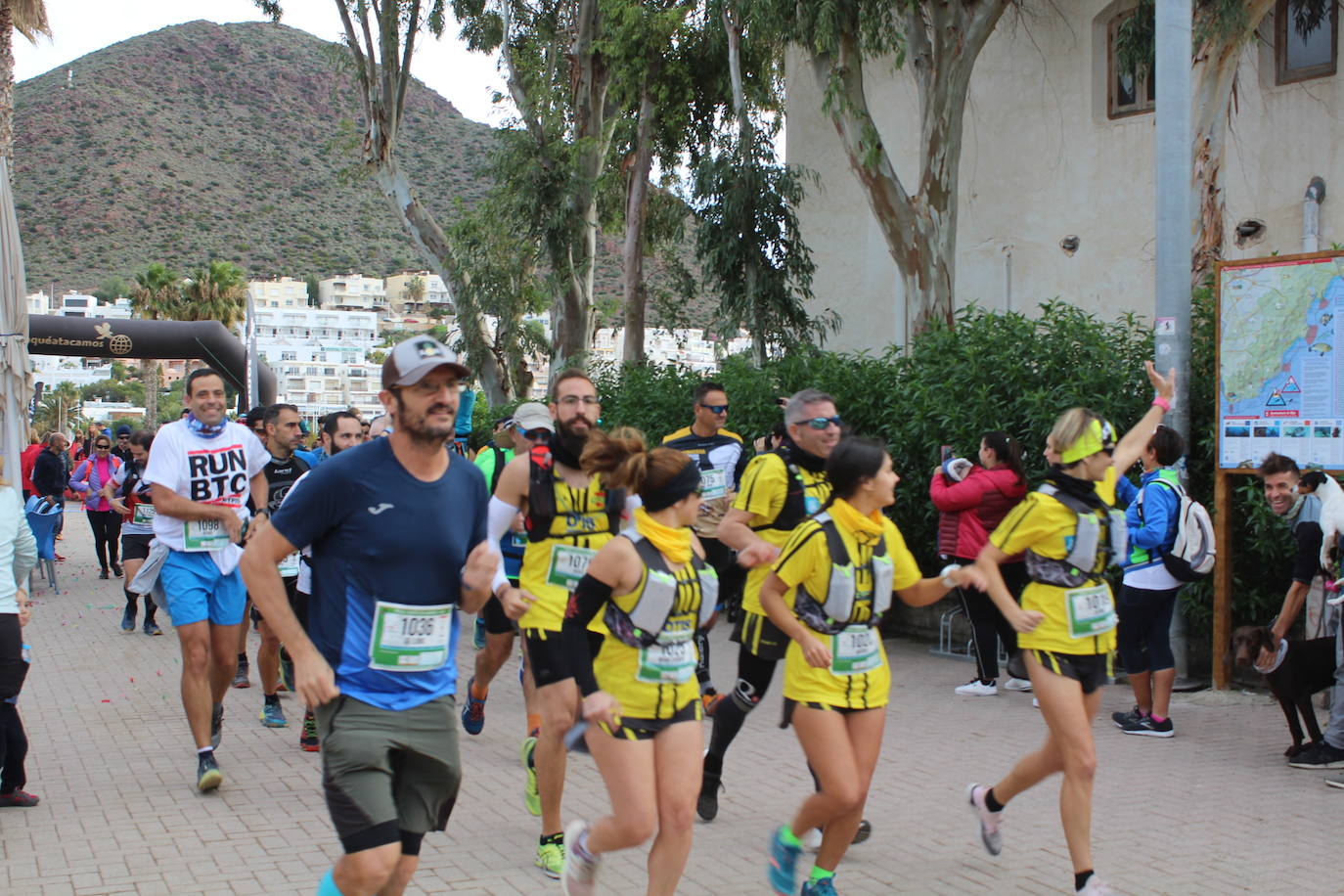 Medio millar de atletas han participado en la quinta edición de la Ultra Maratón Costa de Almería