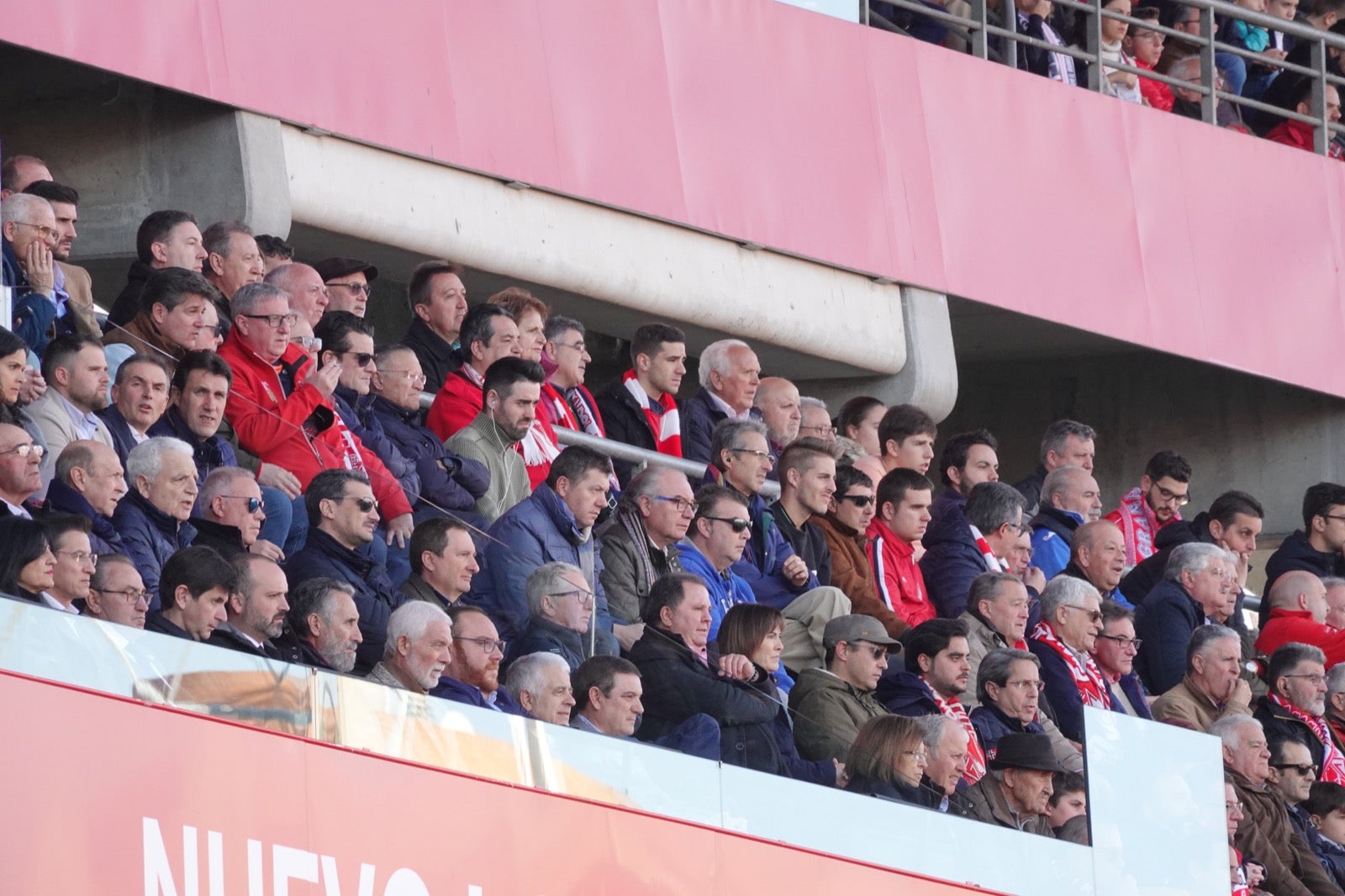 Echamos un vistazo a la grada para recopilar las mejores fotos de la afición. 