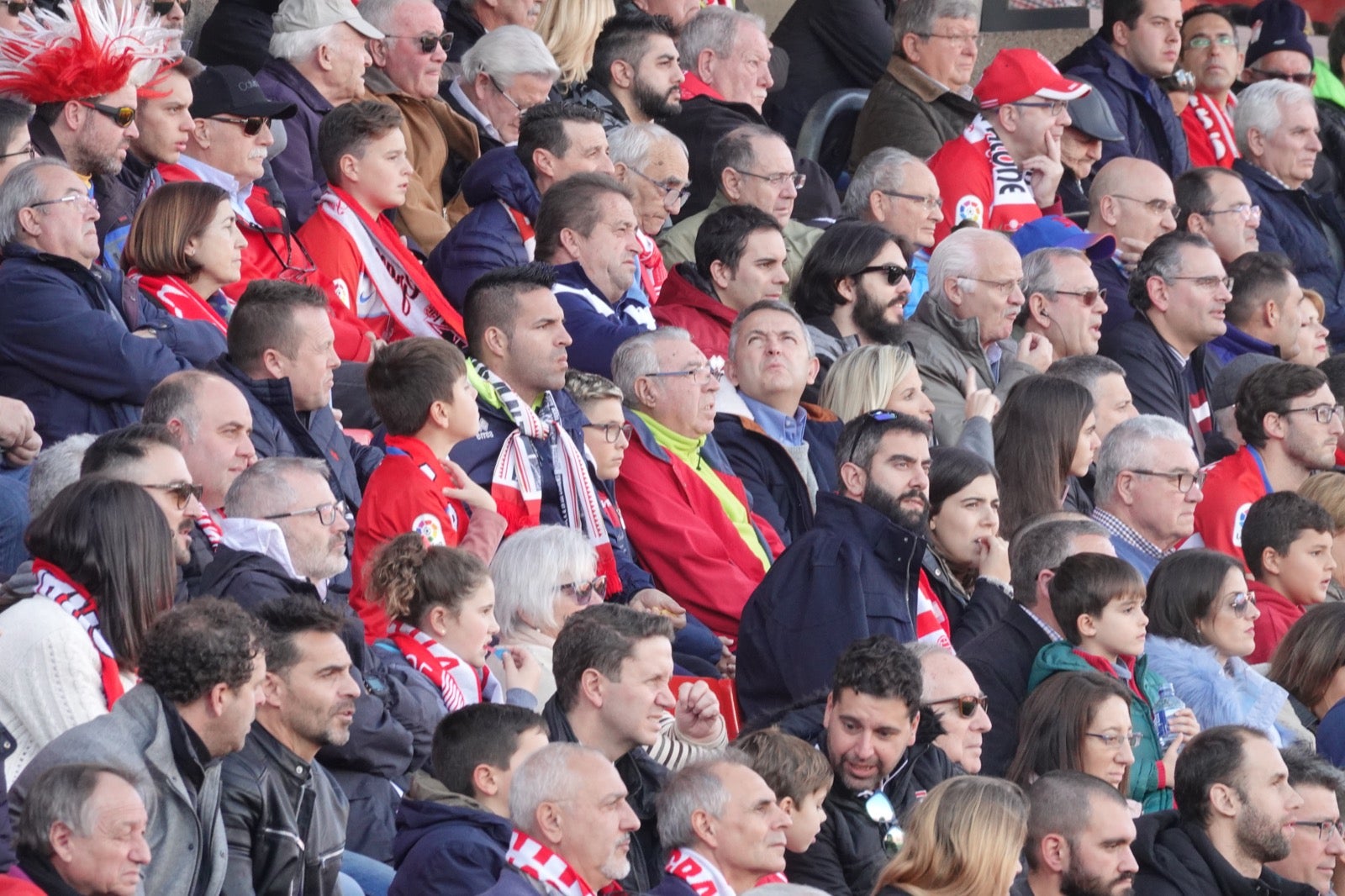 Echamos un vistazo a la grada para recopilar las mejores fotos de la afición. 