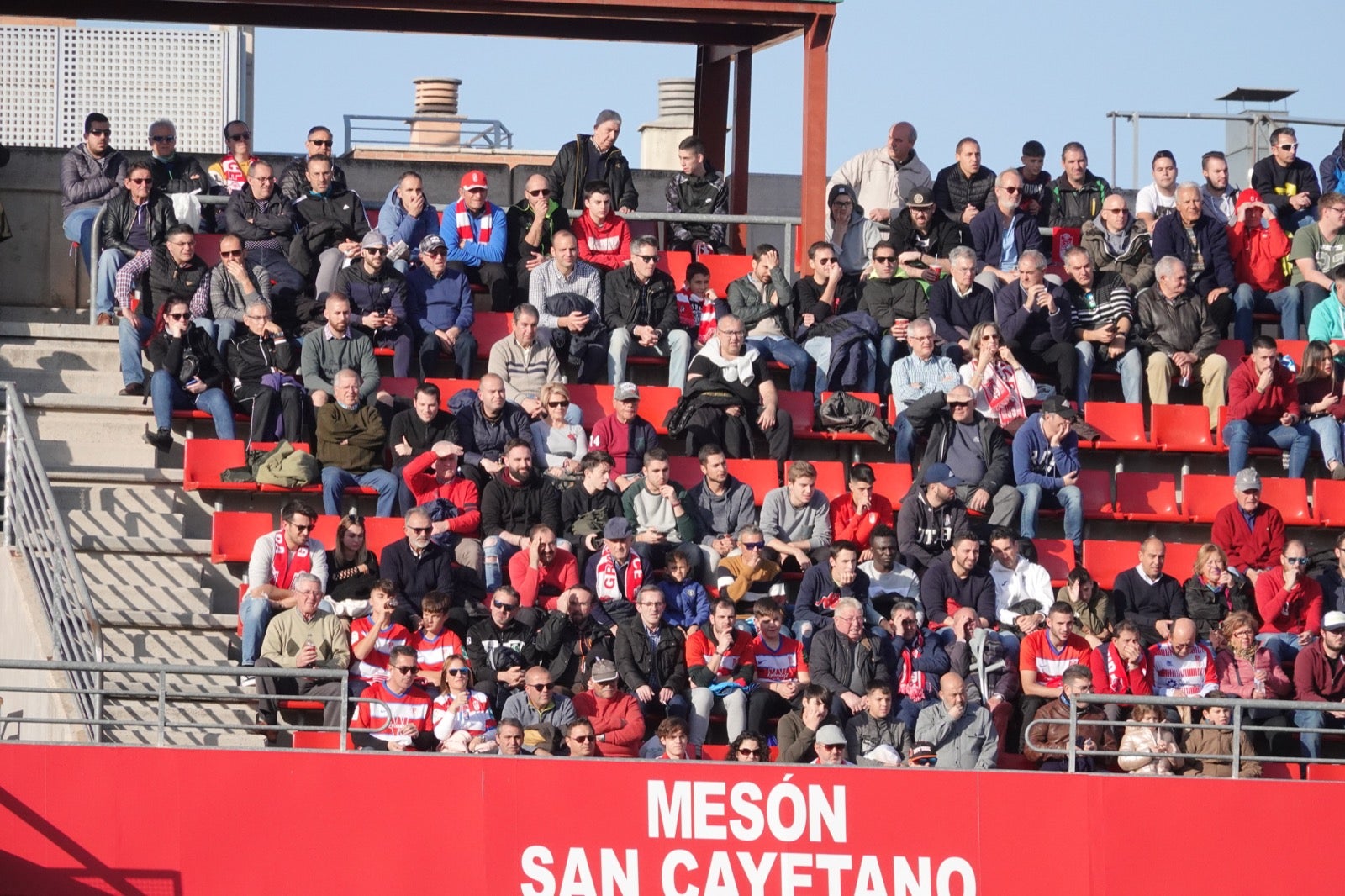 Echamos un vistazo a la grada para recopilar las mejores fotos de la afición. 