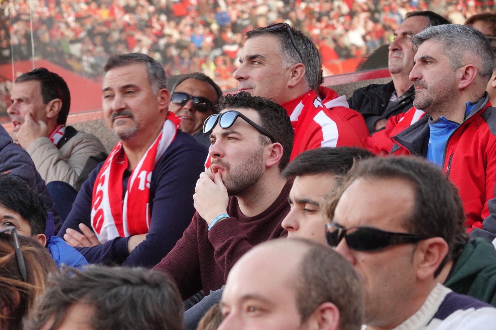 Echamos un vistazo a la grada para recopilar las mejores fotos de la afición. 