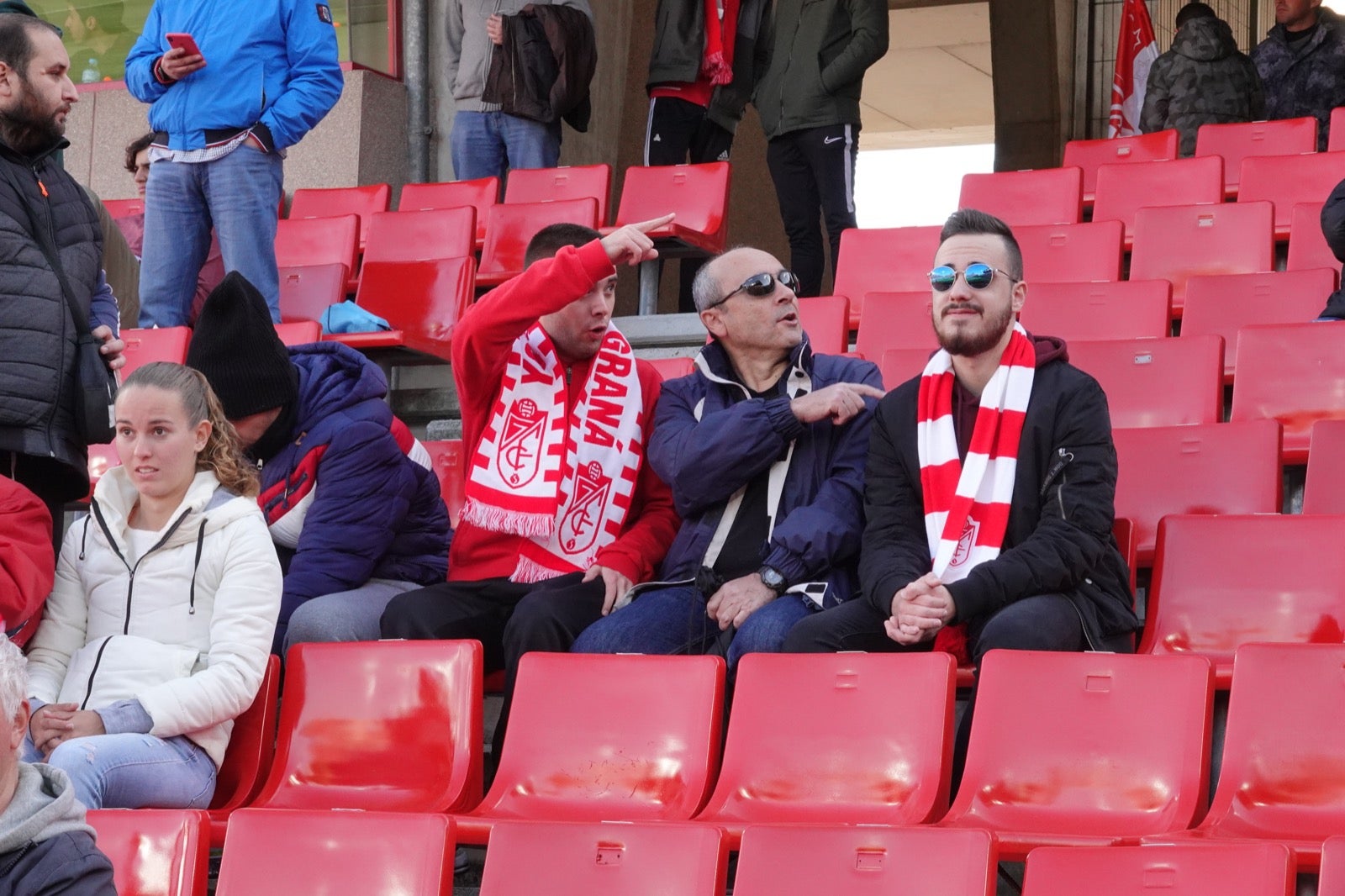 Echamos un vistazo a la grada para recopilar las mejores fotos de la afición. 