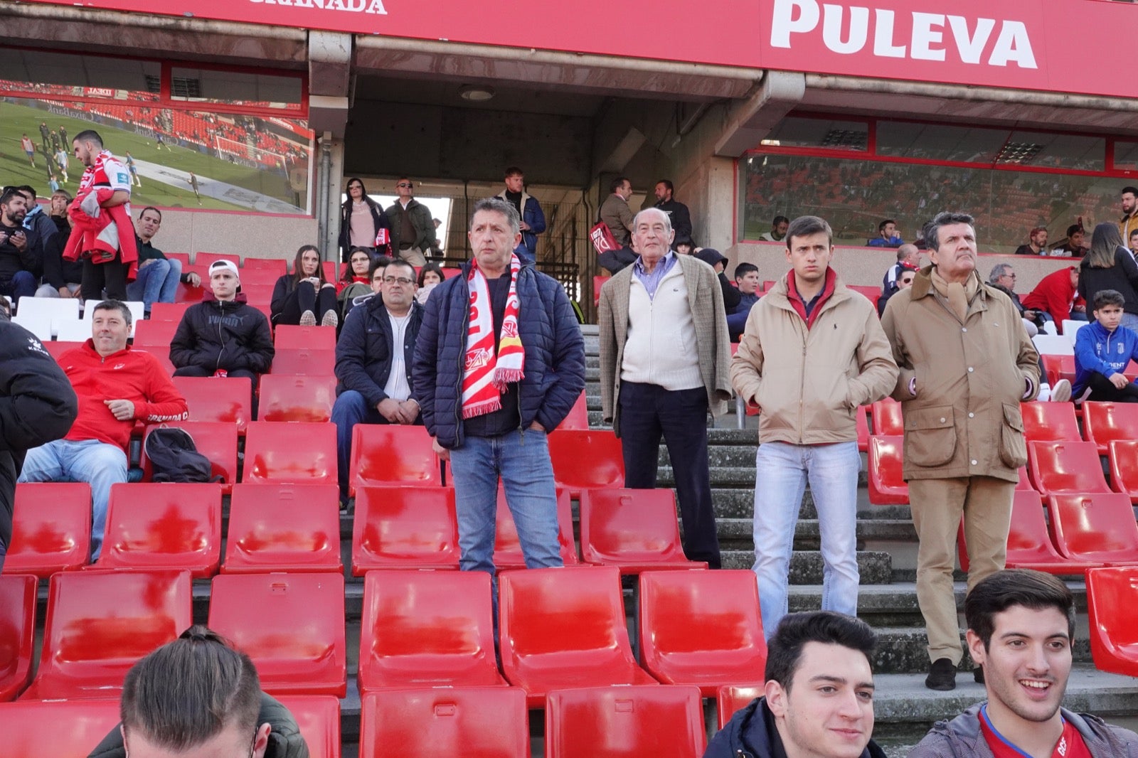 Echamos un vistazo a la grada para recopilar las mejores fotos de la afición. 