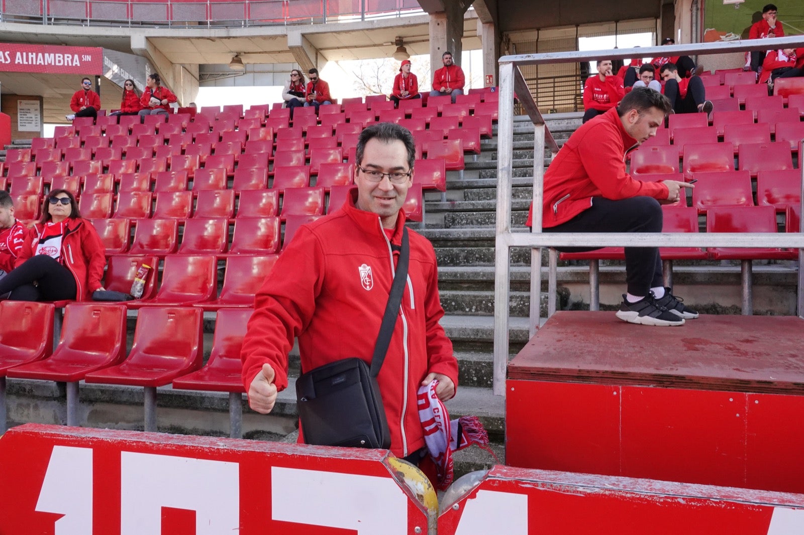 Echamos un vistazo a la grada para recopilar las mejores fotos de la afición. 