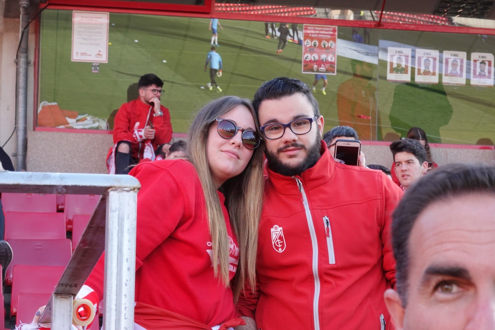 Echamos un vistazo a la grada para recopilar las mejores fotos de la afición. 