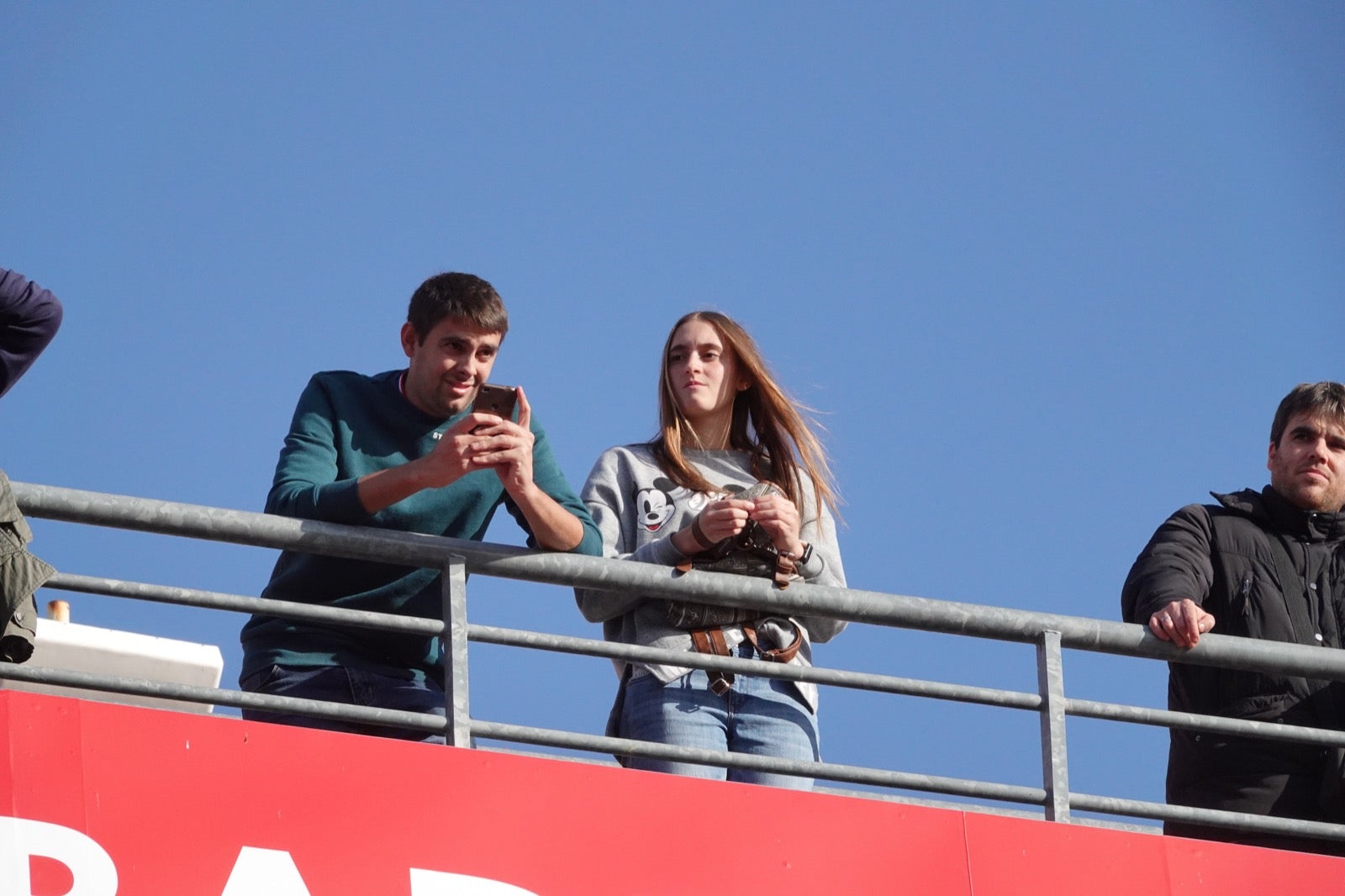 Echamos un vistazo a la grada para recopilar las mejores fotos de la afición. 