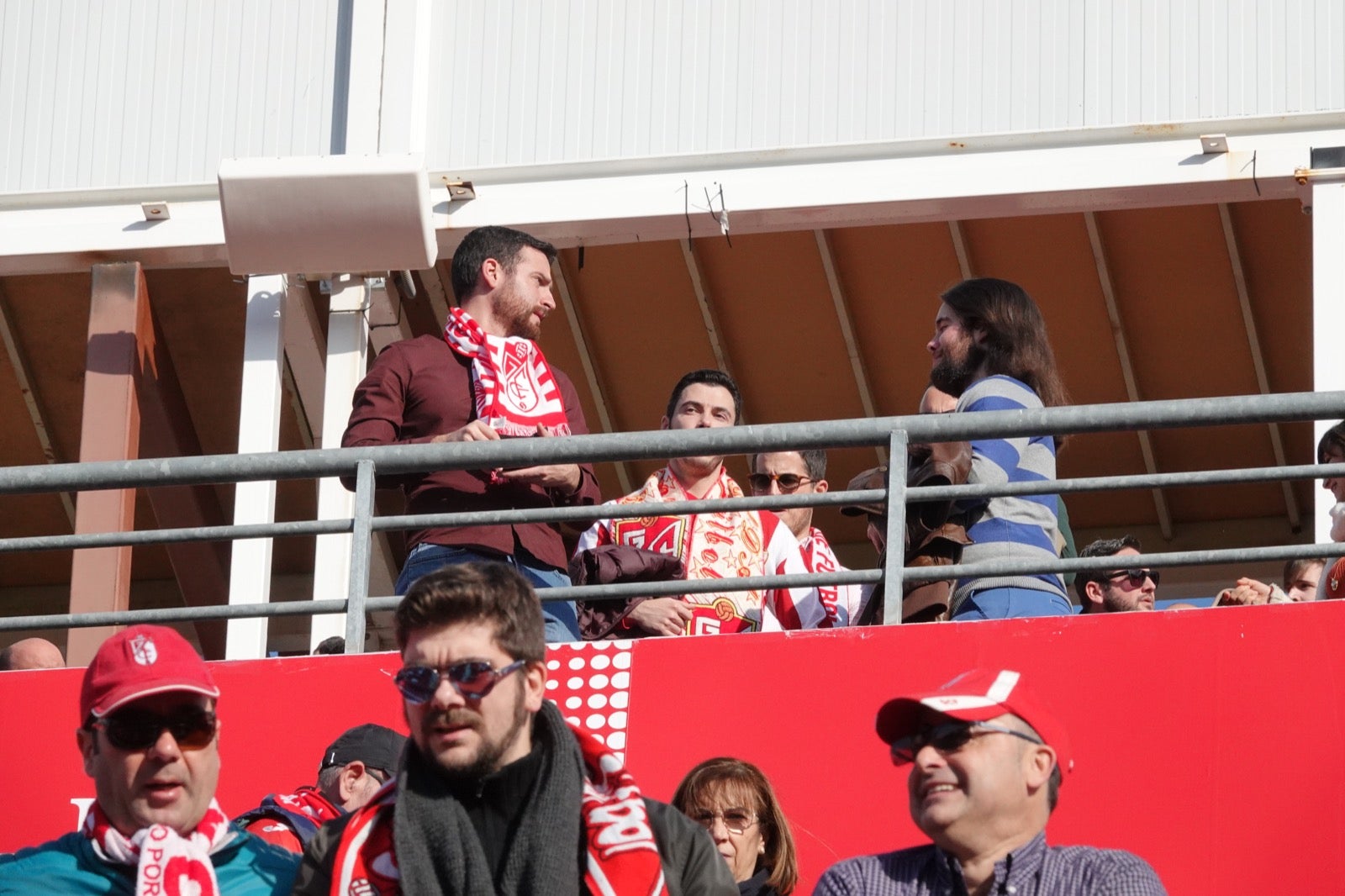 Echamos un vistazo a la grada para recopilar las mejores fotos de la afición. 