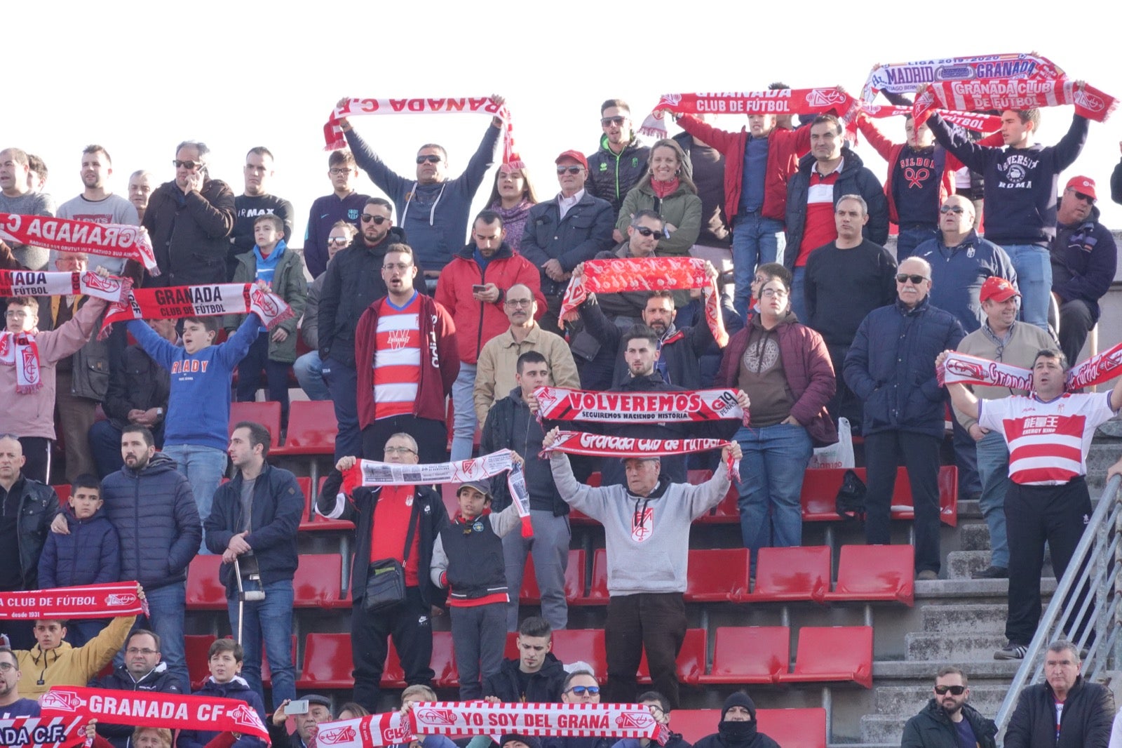 Echamos un vistazo a la grada para recopilar las mejores fotos de la afición. 