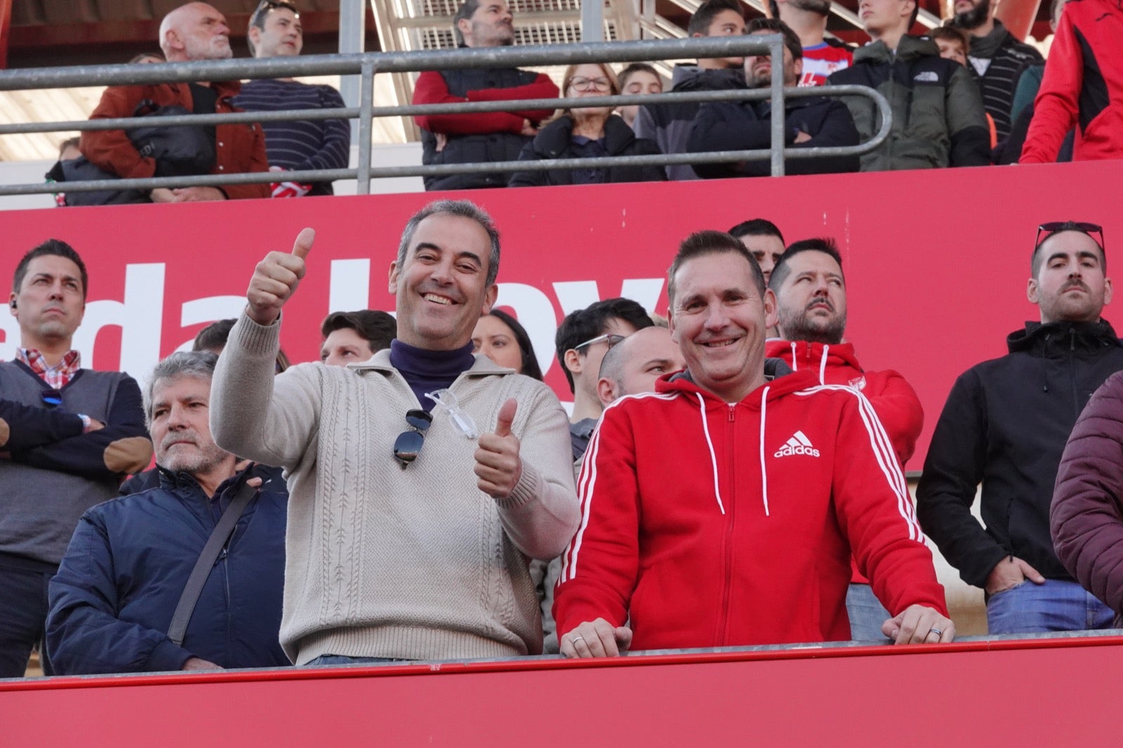 Echamos un vistazo a la grada para recopilar las mejores fotos de la afición. 