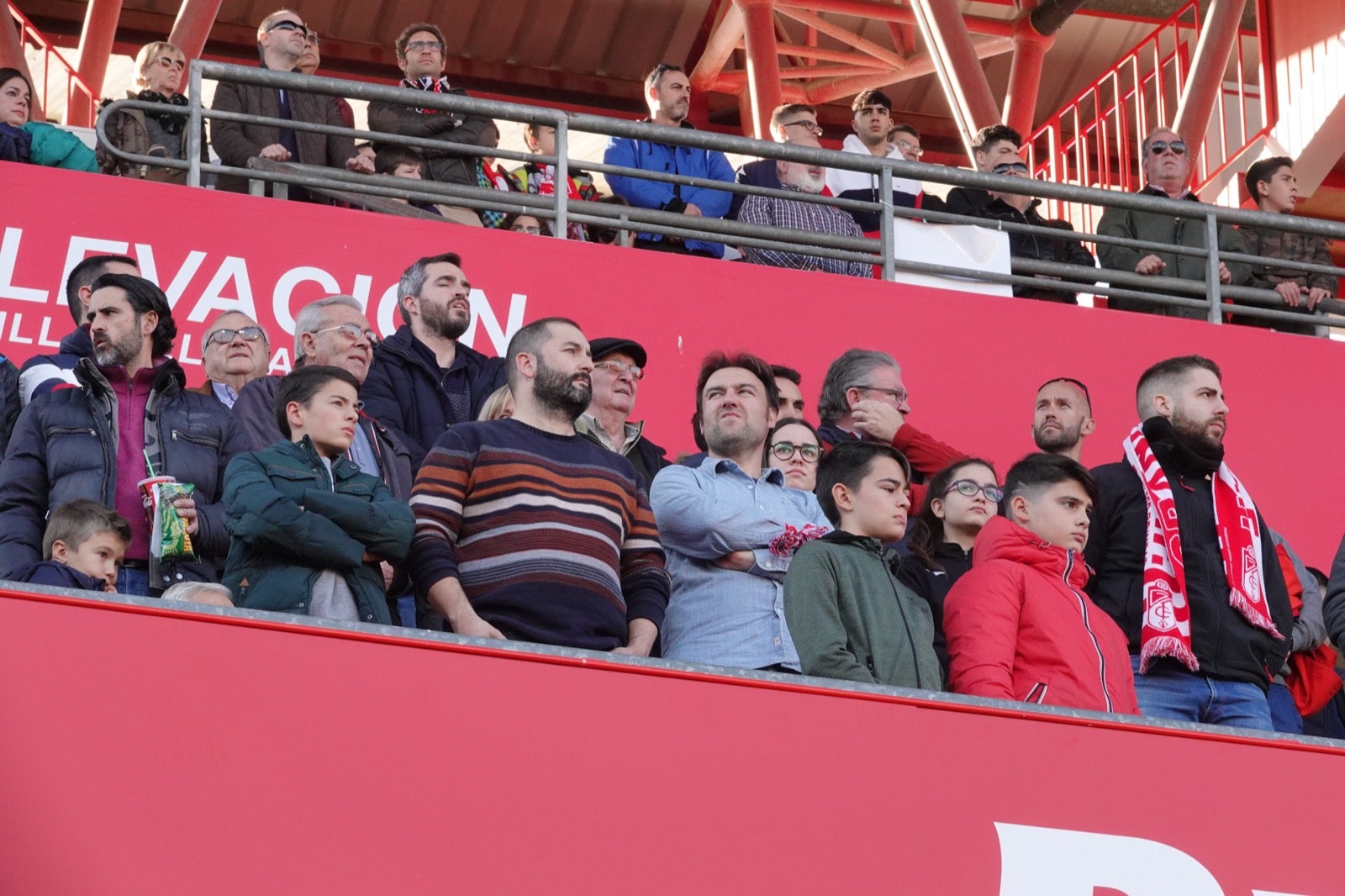 Echamos un vistazo a la grada para recopilar las mejores fotos de la afición. 