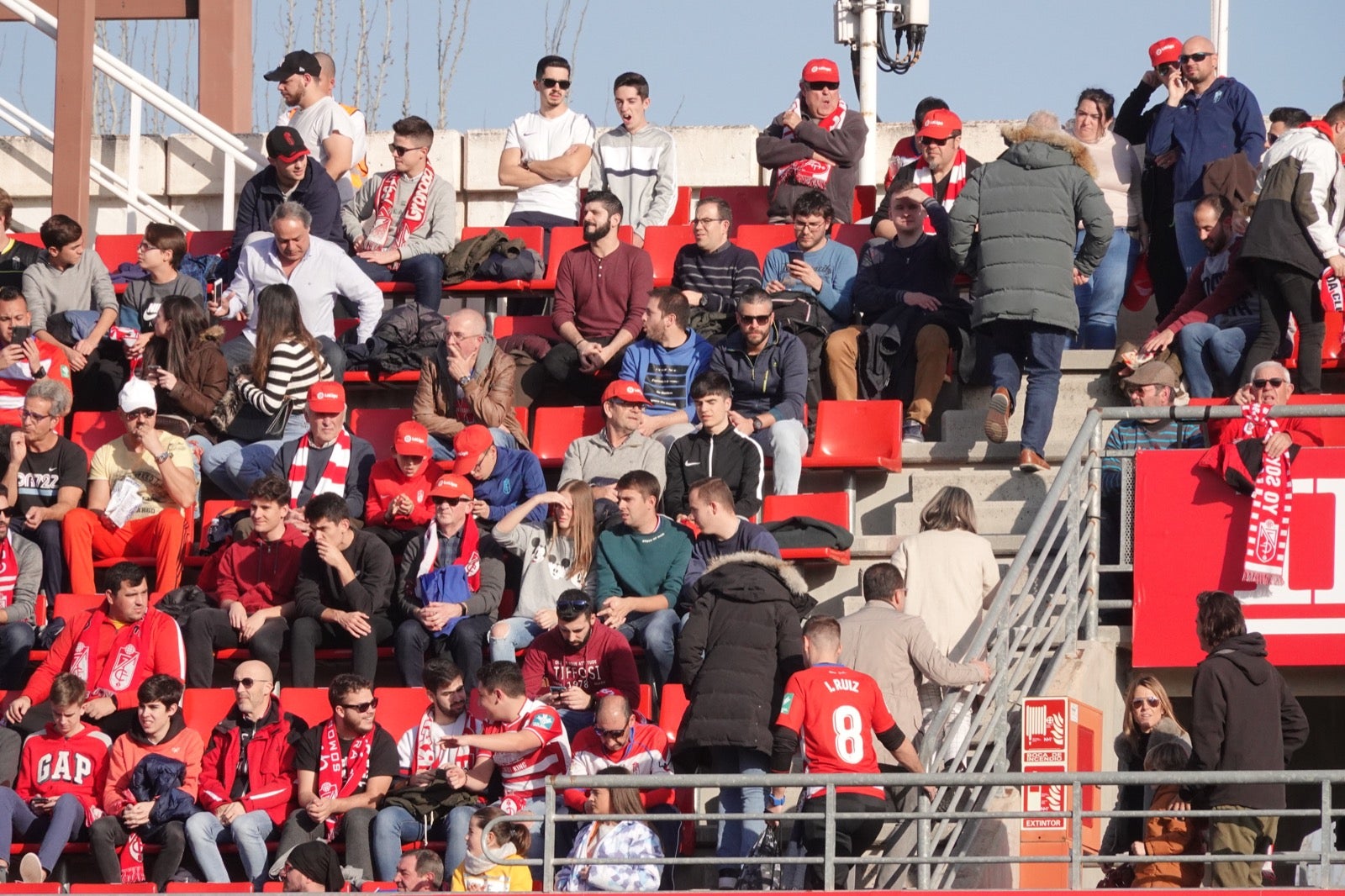 Echamos un vistazo a la grada para recopilar las mejores fotos de la afición. 